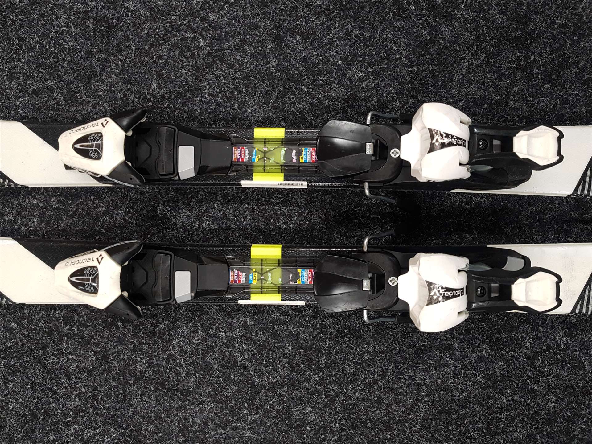 Esquís infantiles usados TECNOPRO Team 66 + fijaciones Tecnopro TL 75