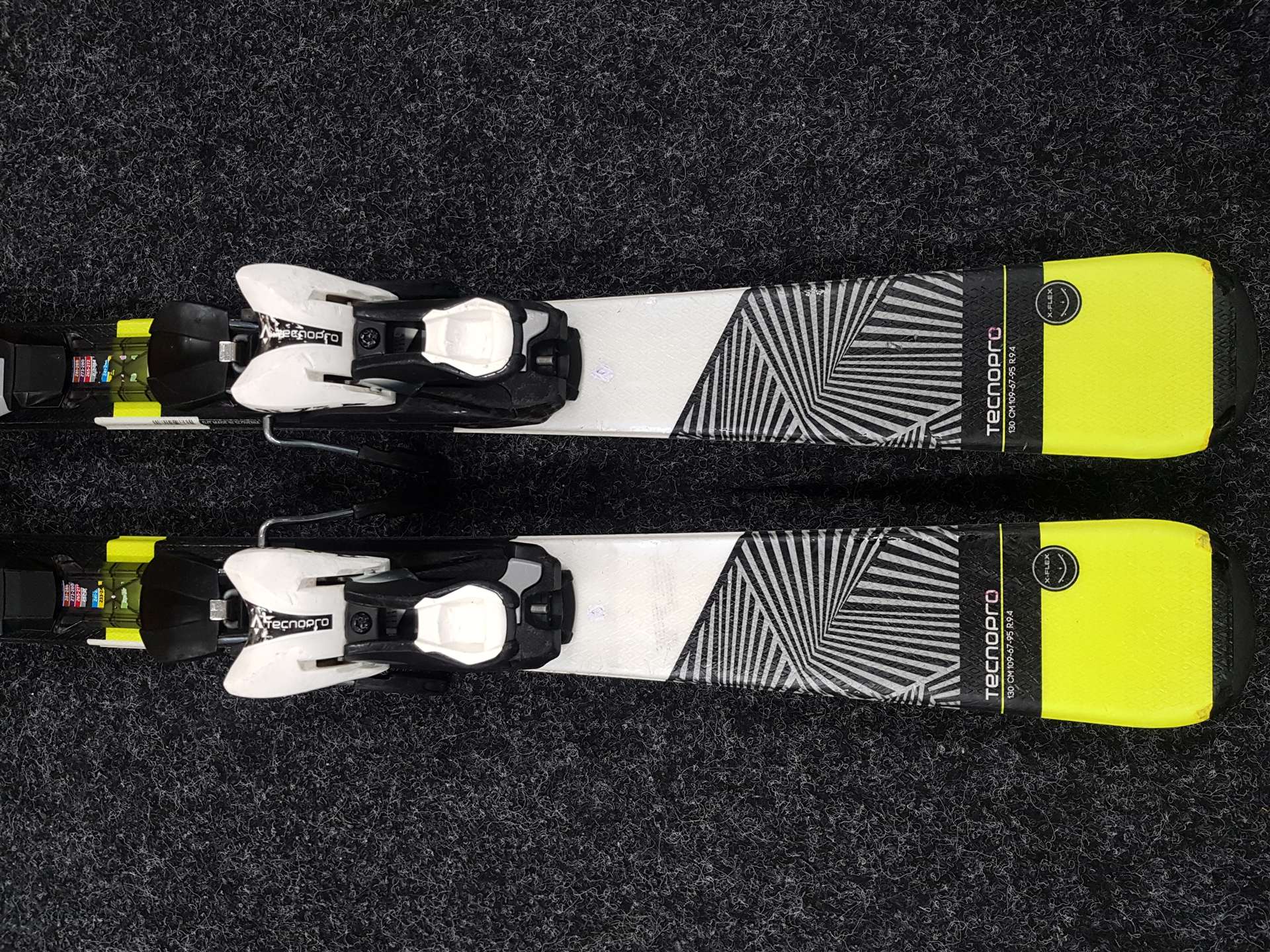 Esquís infantiles usados TECNOPRO Team 66 + fijaciones Tecnopro TL 75