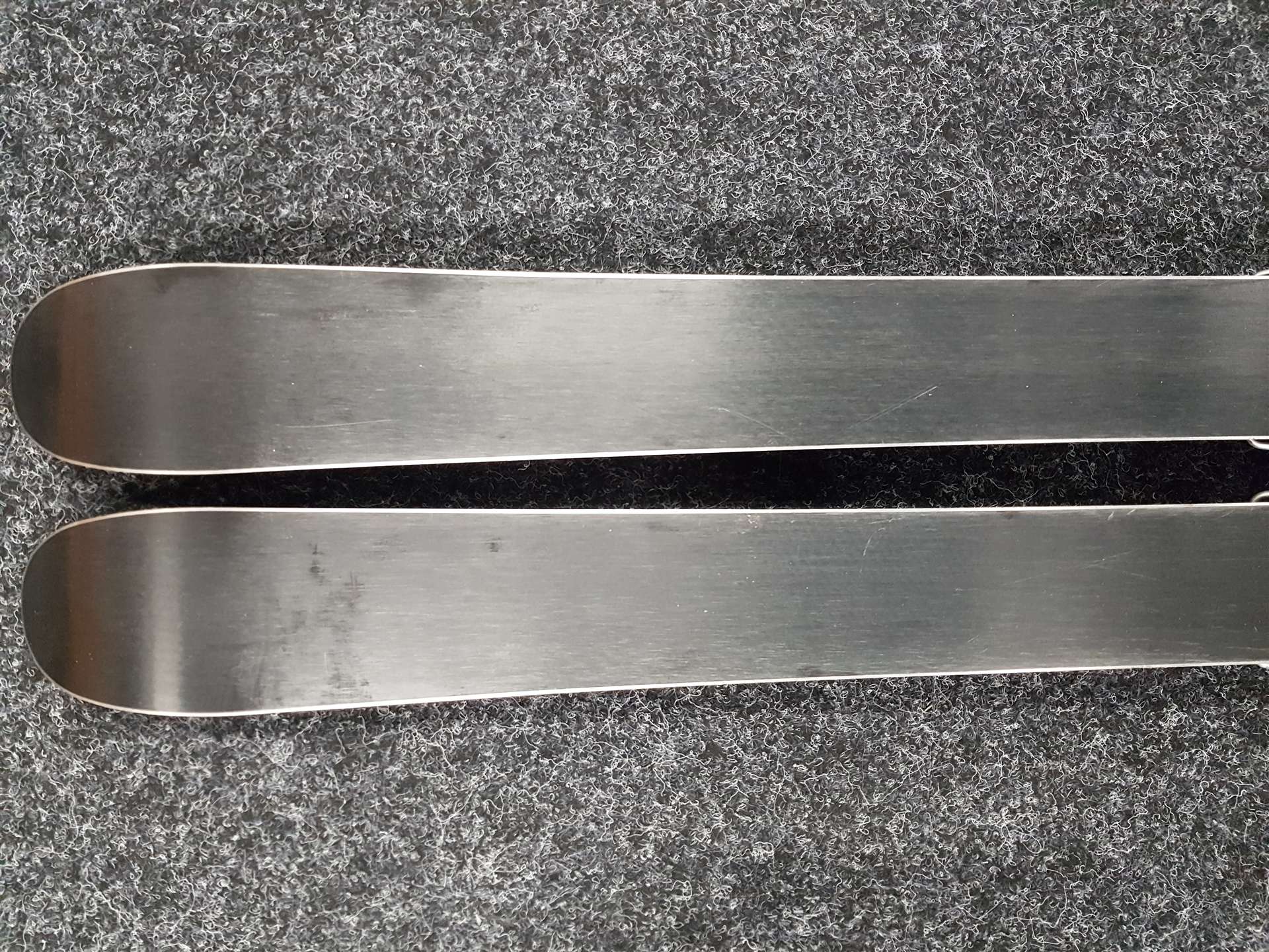 Použité detské lyže ROSSIGNOL FC Bayern München + viazanie Rossignol Comp kid 2,