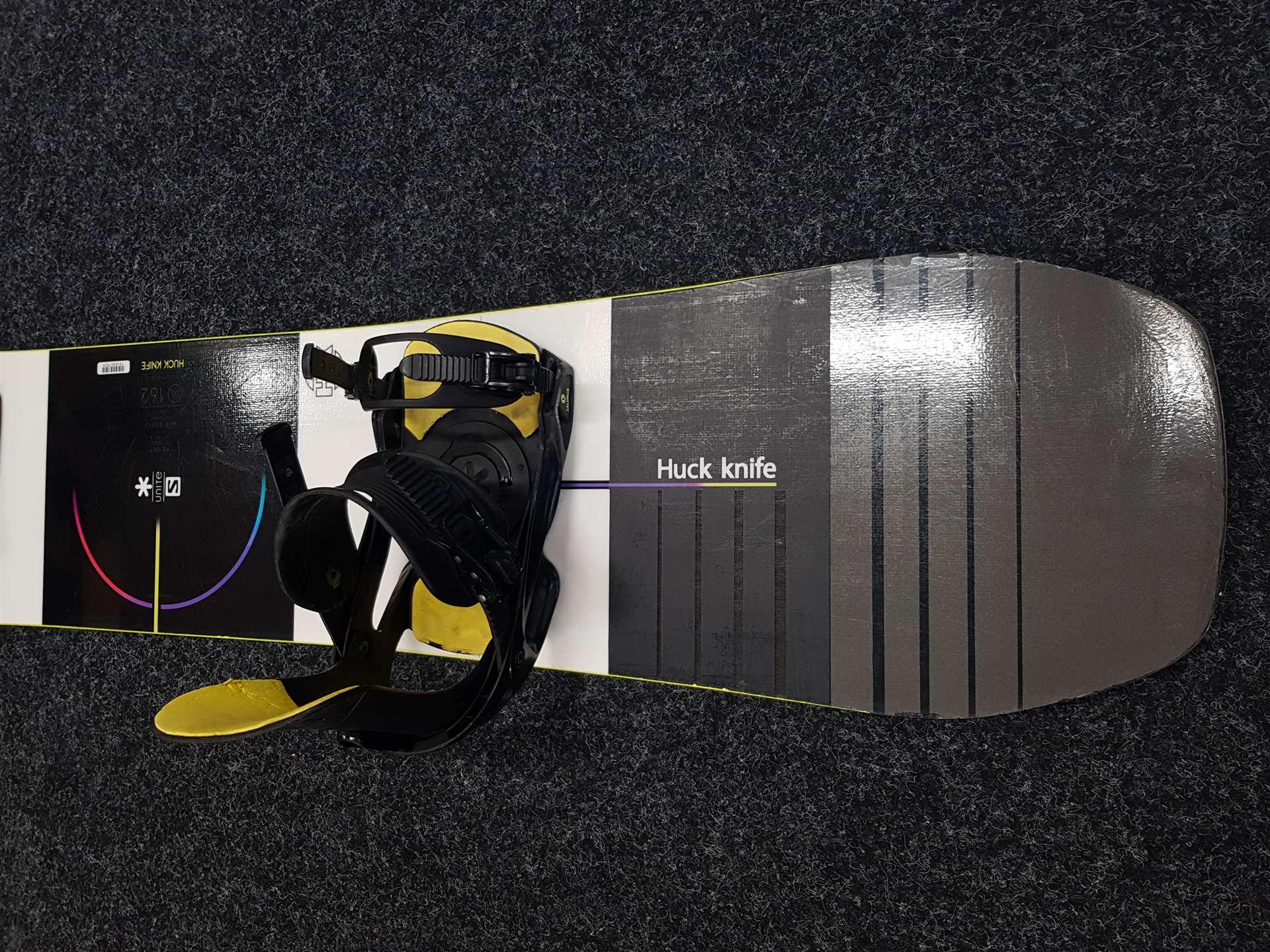 Použitý snowboard SALOMON Huck Knife + vázání Salomon velikost L