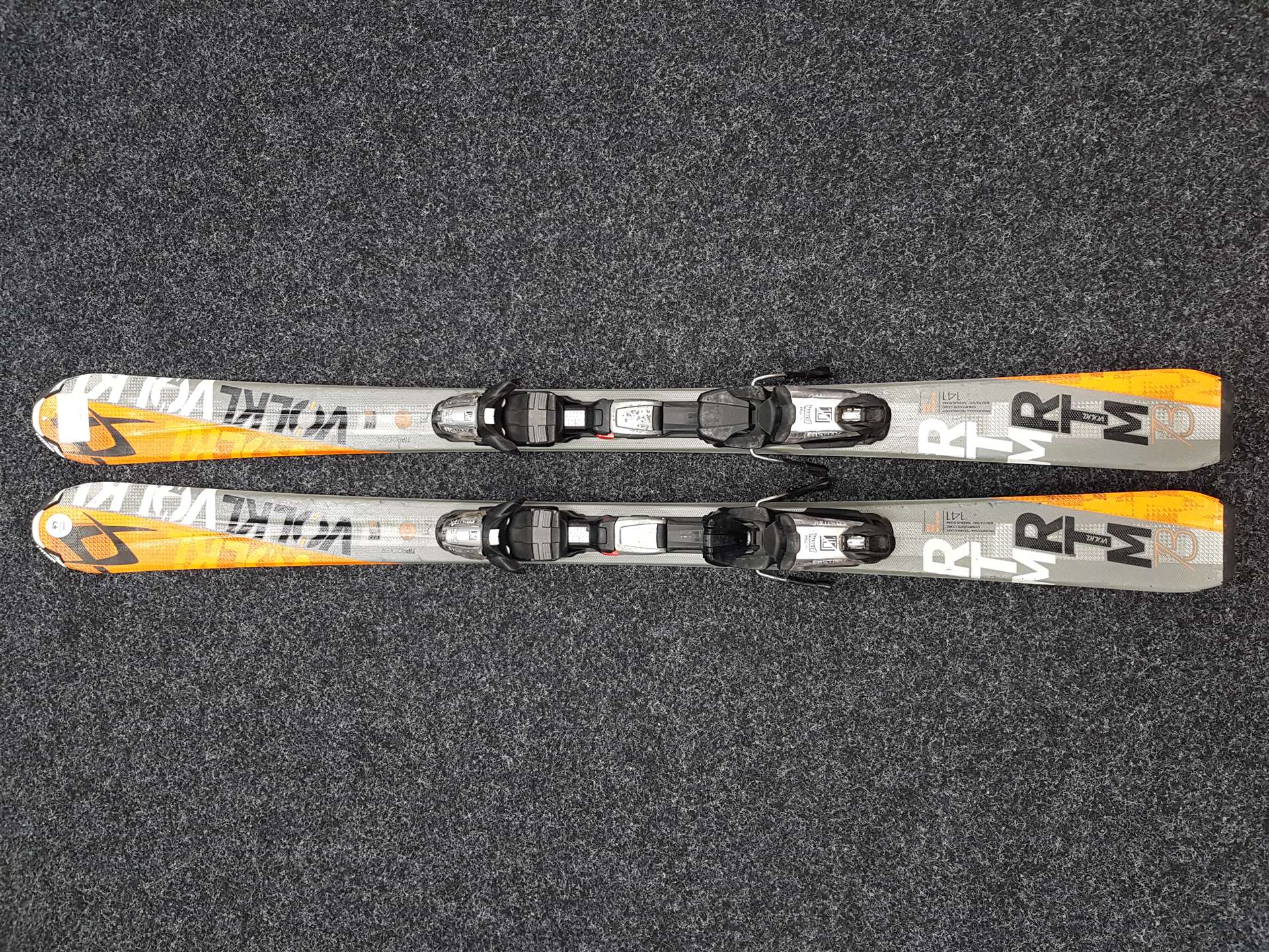 Esquís VOLKL RTM 73 usados + fijaciones Marker Fastrek 10