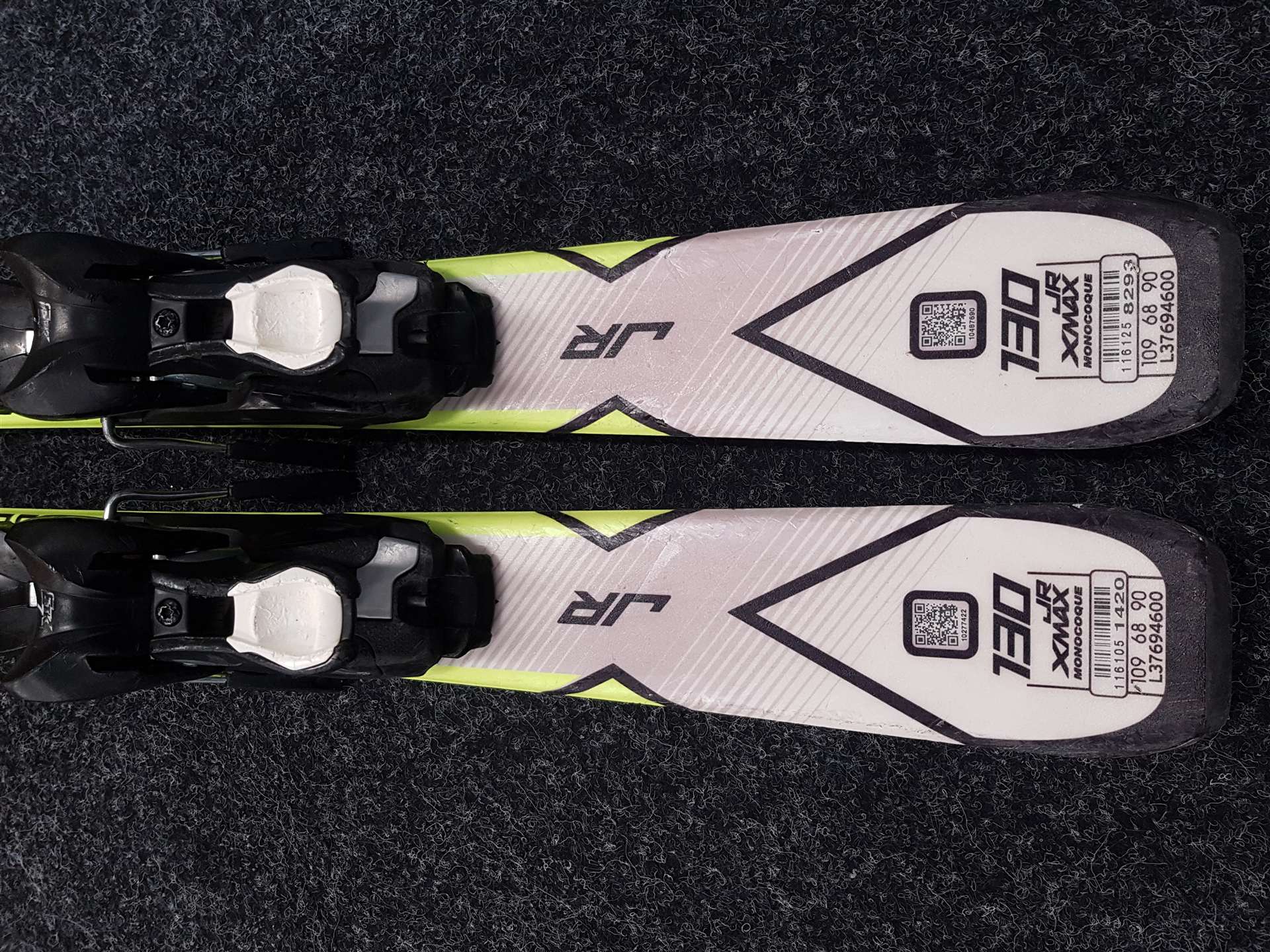 Esquís infantiles usados SALOMON XMAX JR + fijaciones Ezytrak 7.5