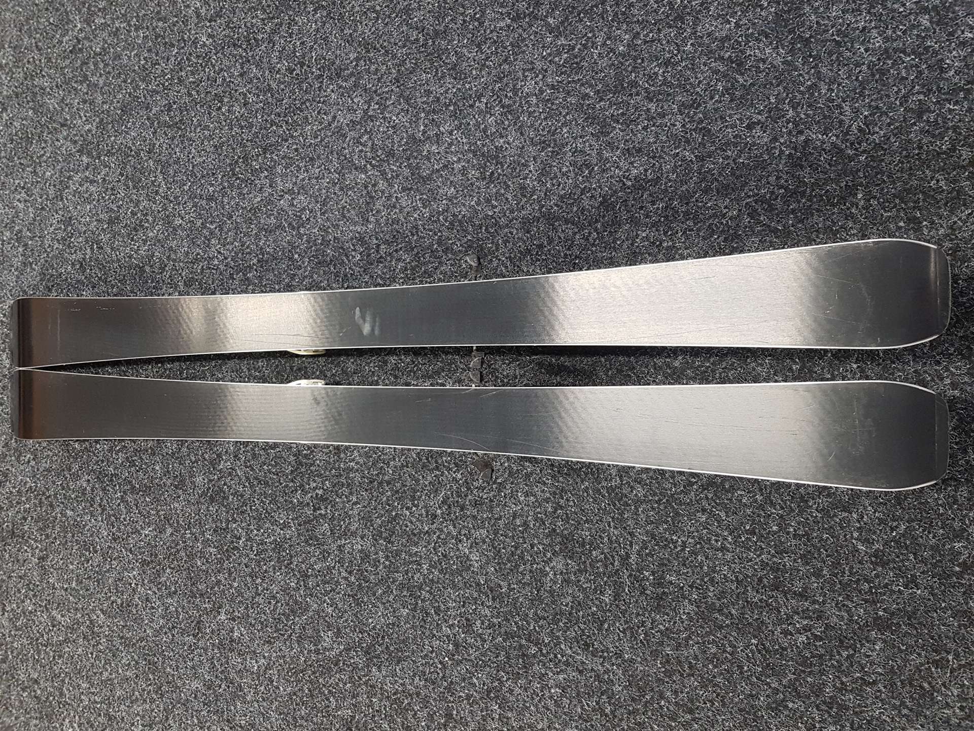 Esquís infantiles usados SALOMON XMAX JR + fijaciones Ezytrak 7.5