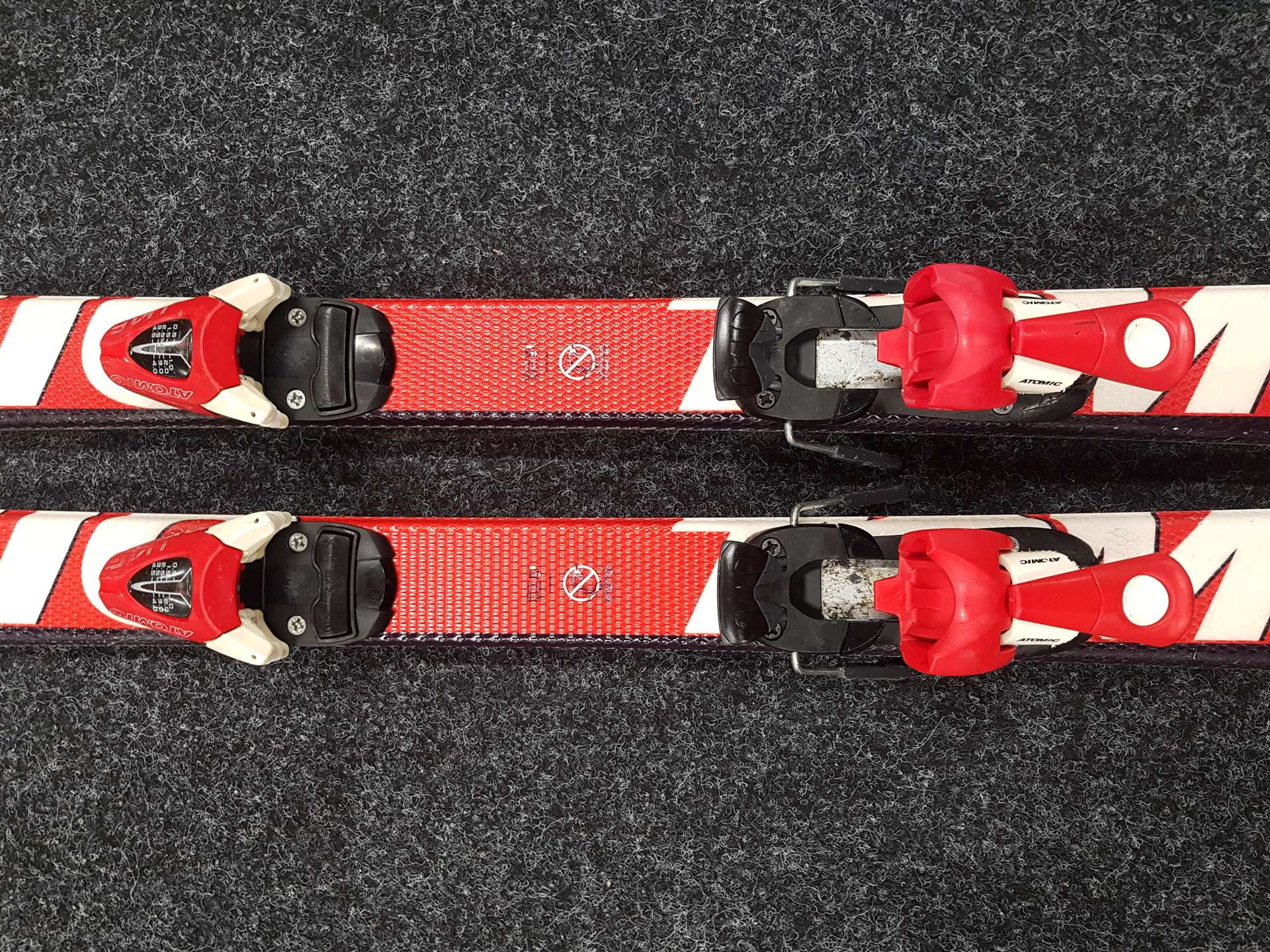 Gebrauchte ATOMIC Race 8 Ski + Atomic Ewox 4.5 Bindungen