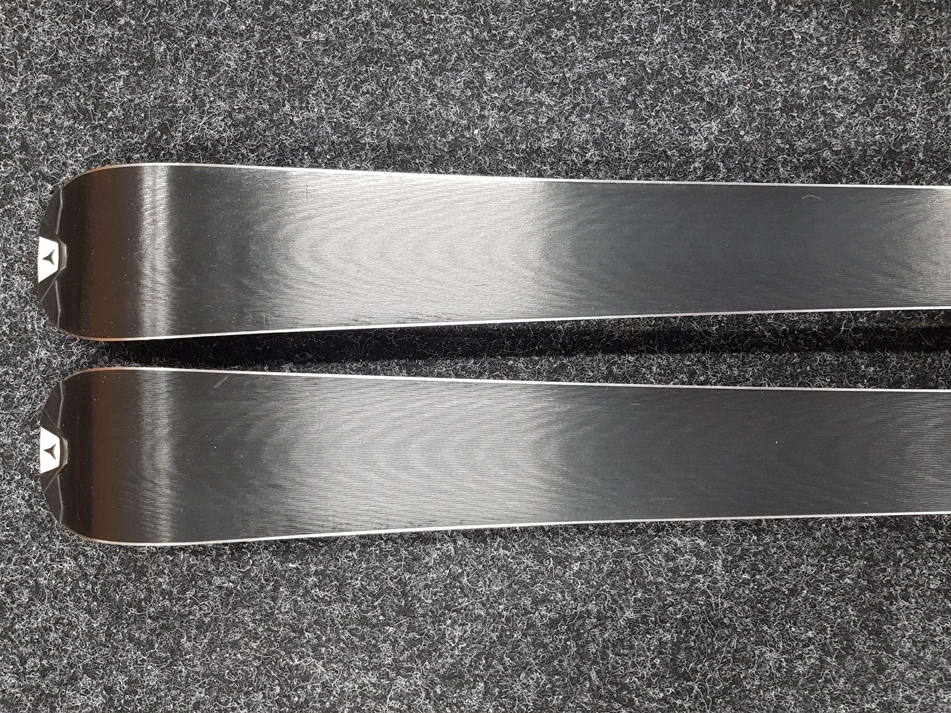 Gebrauchte ATOMIC Race 8 Ski + Atomic Ewox 4.5 Bindungen