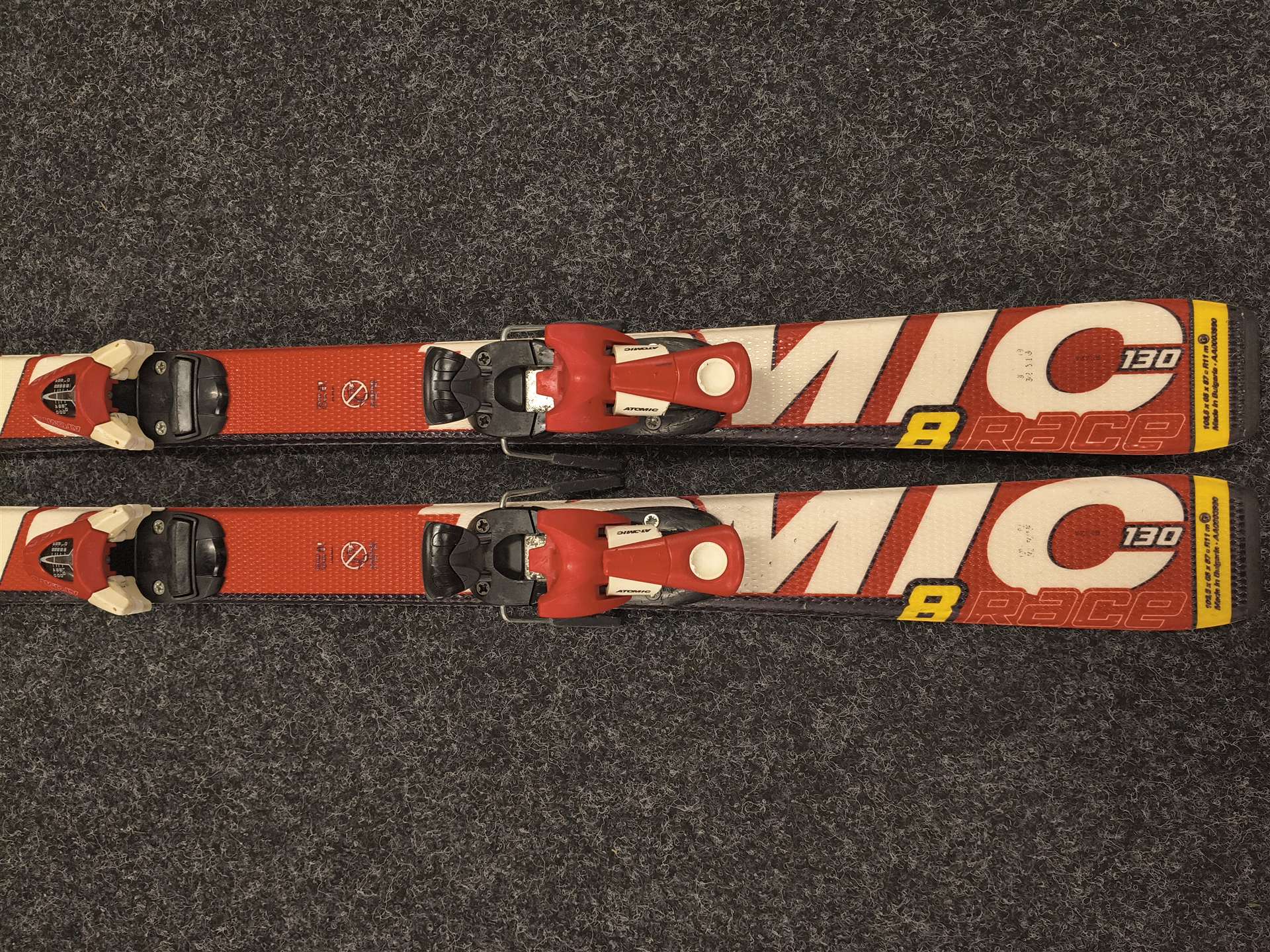 Gebrauchte ATOMIC Race 8 Ski + Atomic Ewox 4.5 Bindungen
