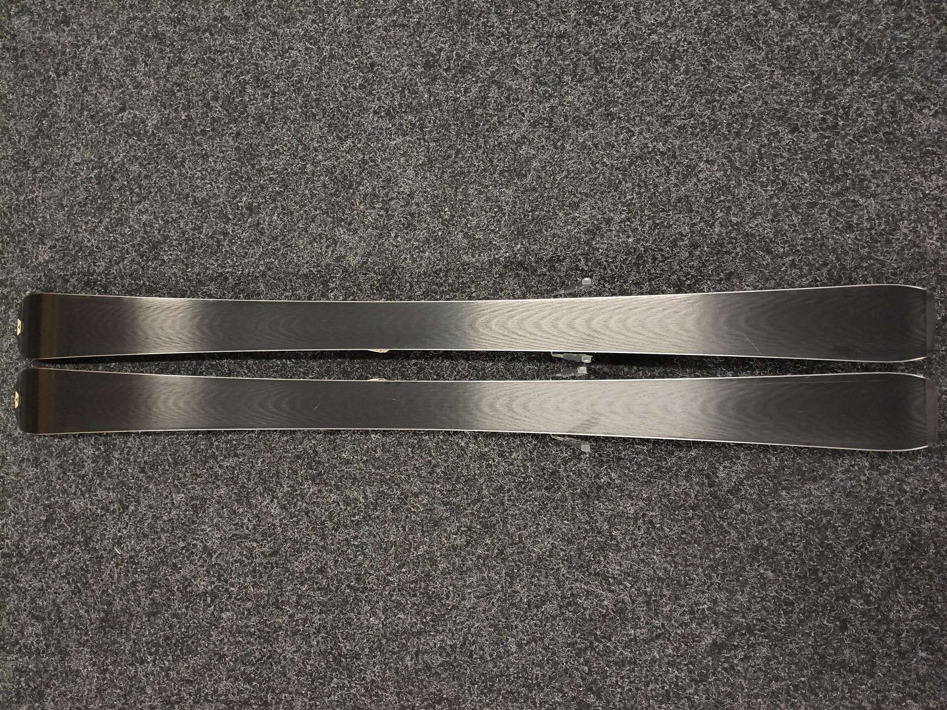 Gebrauchte ATOMIC Race 8 Ski + Atomic Ewox 4.5 Bindungen