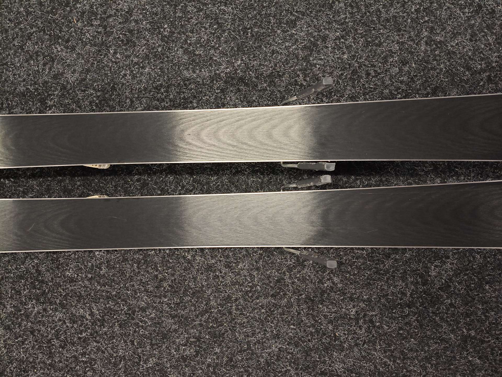 Gebrauchte ATOMIC Race 8 Ski + Atomic Ewox 4.5 Bindungen