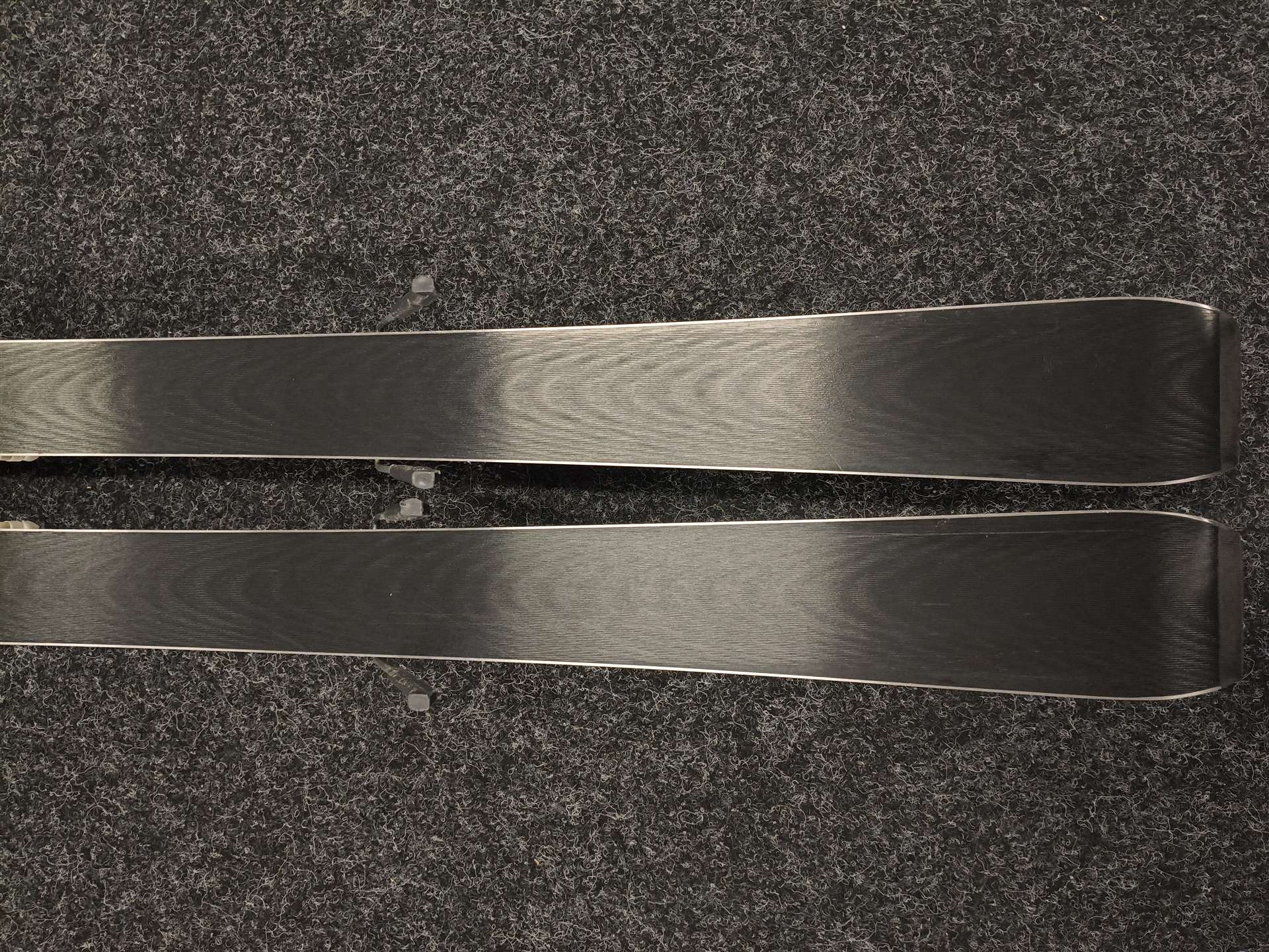 Gebrauchte ATOMIC Race 8 Ski + Atomic Ewox 4.5 Bindungen