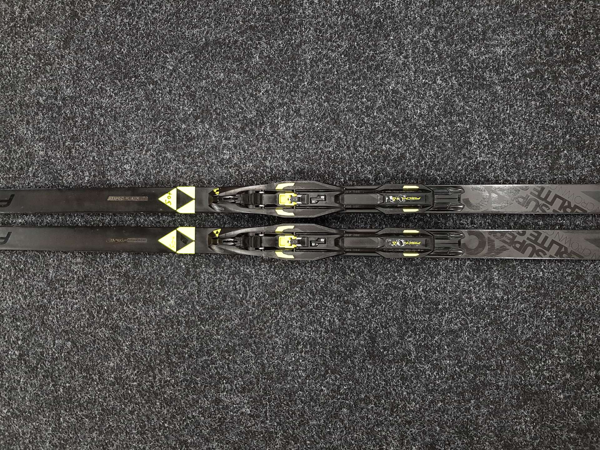 Použité běžecké lyže FISCHER XC Superlite Crown + vázání NNN Fischer Control