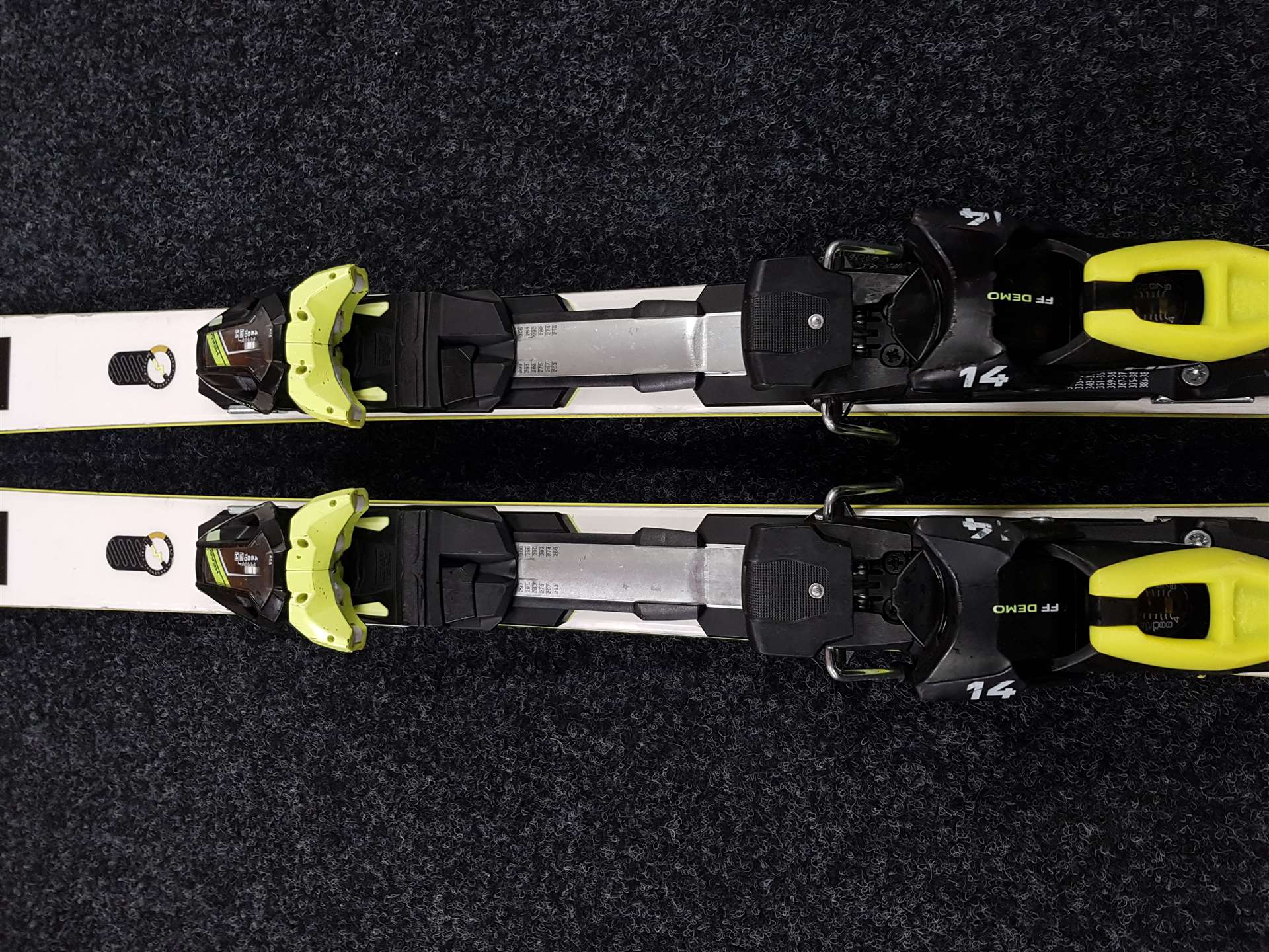 Použité lyže HEAD e-SPEED + vázání Head Freeflex 14