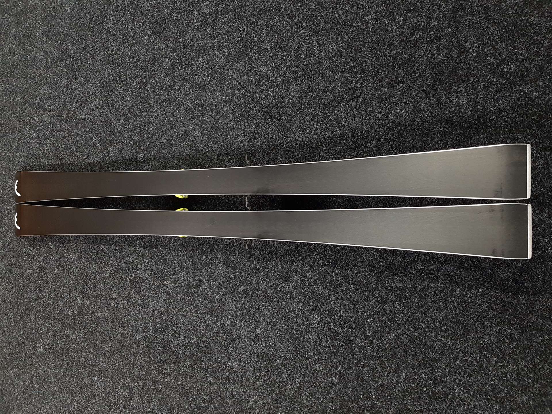 Použité lyže HEAD e-SPEED + vázání Head Freeflex 14