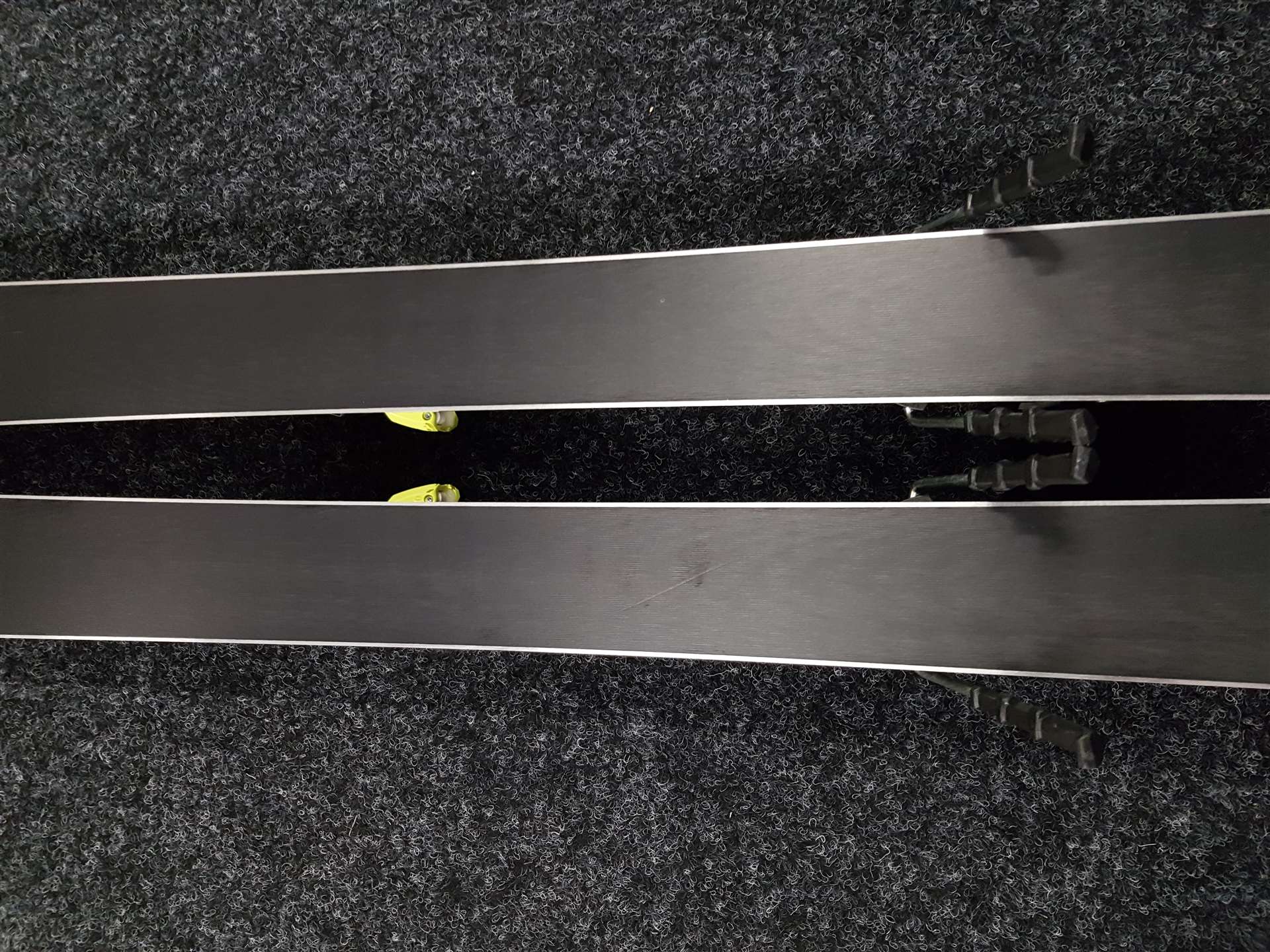Použité lyže HEAD e-SPEED + vázání Head Freeflex 14