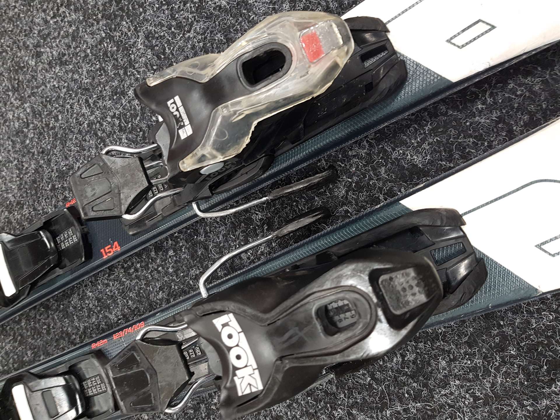 Sci usati ROSSIGNOL React 2 Carbon + attacchi Look Xpress 10
