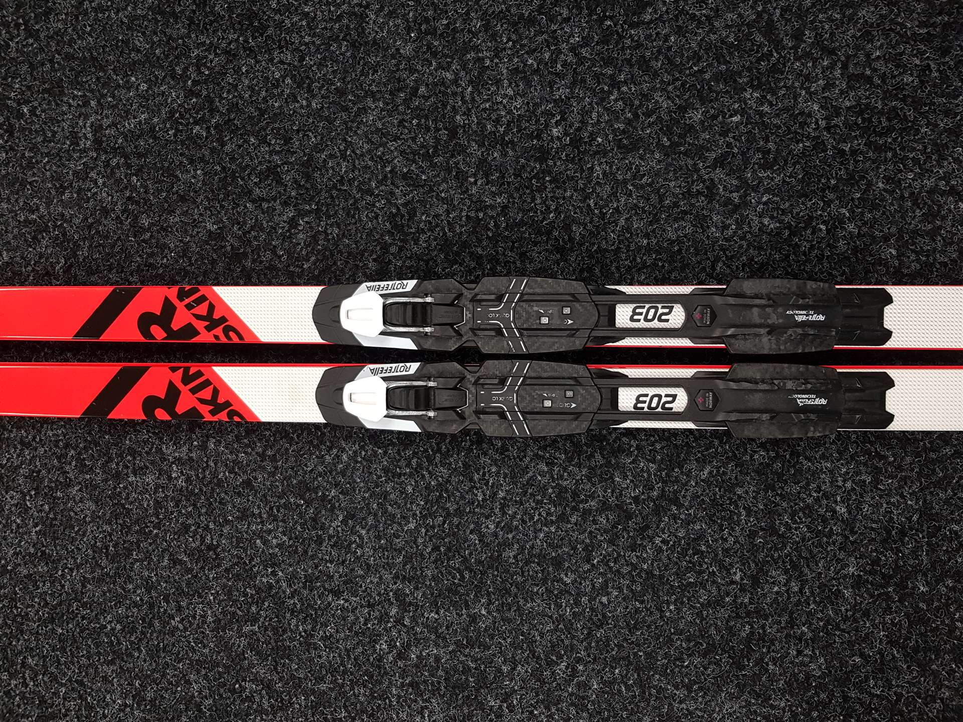 Schiuri de fond Rossignol Delta Comp R-Skin second-hand + legături Rottefella NNN