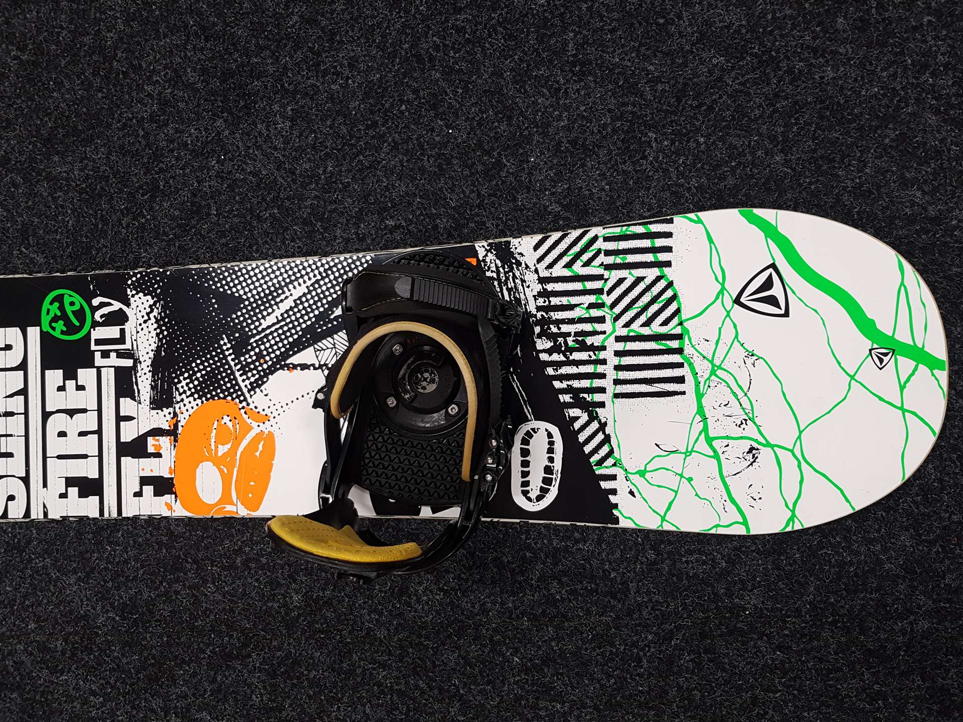 Gebrauchtes Burton FireFly Sling Snowboard + Bindungen Größe L/XL