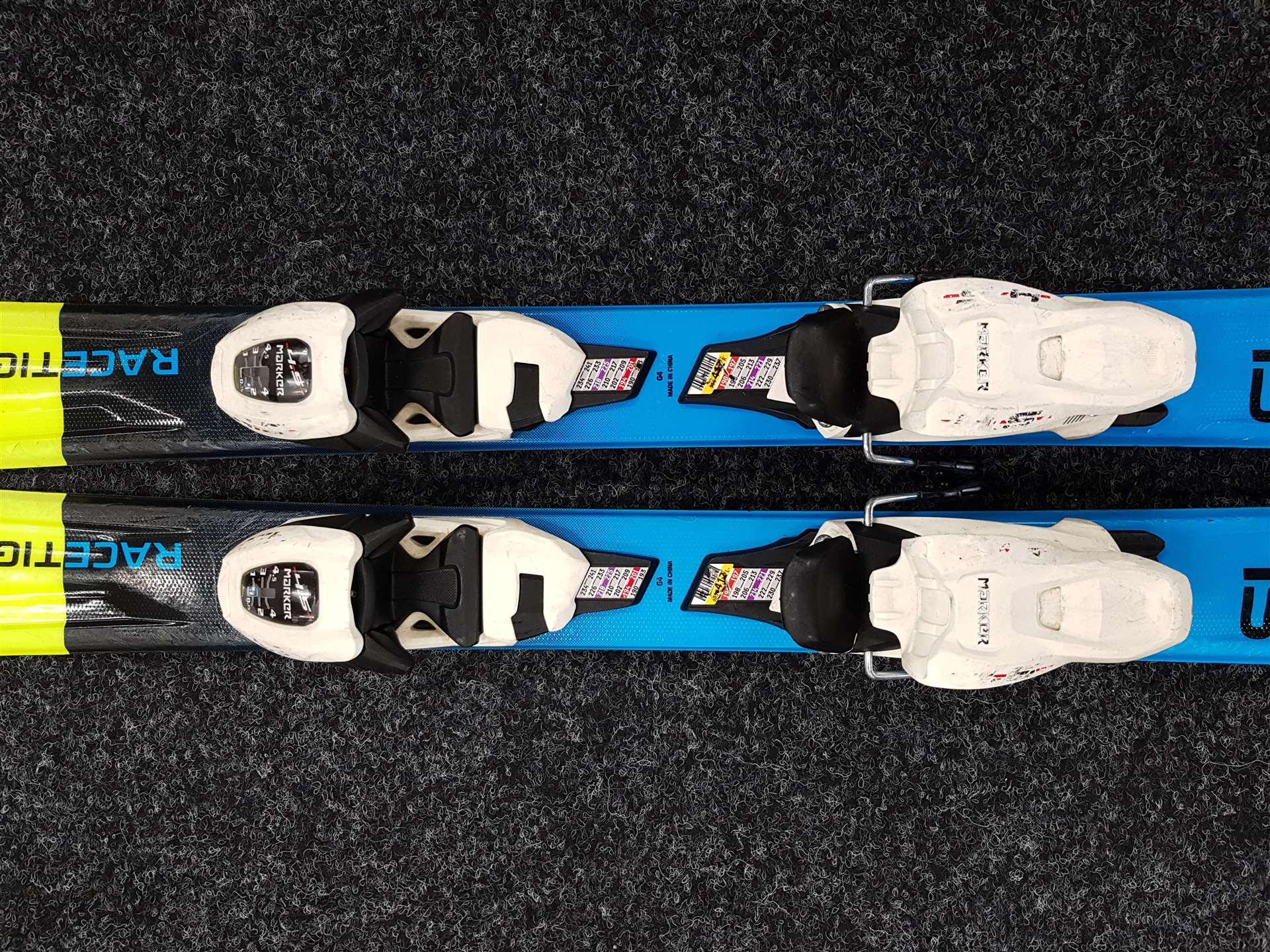 Použité dětské lyže VOLKL Racetiger SL9 + vázání Marker 4.5