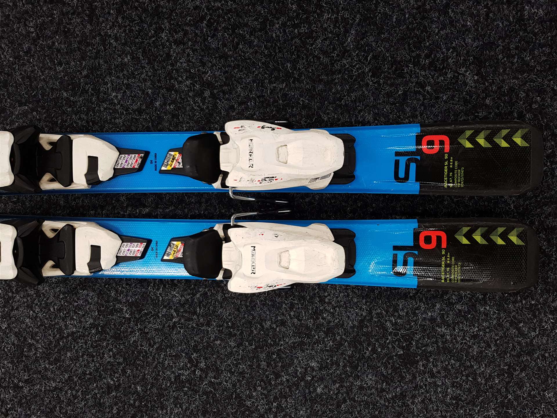 Použité dětské lyže VOLKL Racetiger SL9 + vázání Marker 4.5
