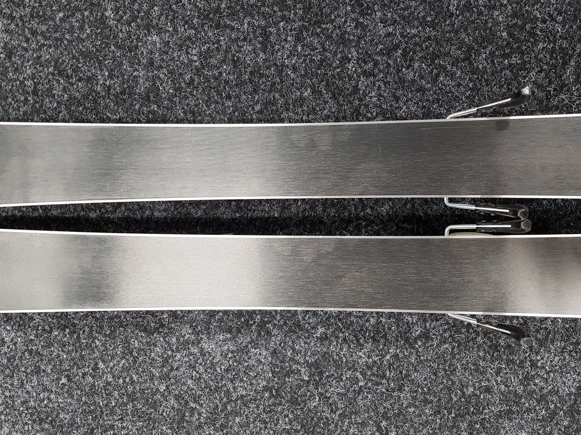 Použité dětské lyže VOLKL Racetiger SL9 + vázání Marker 4.5