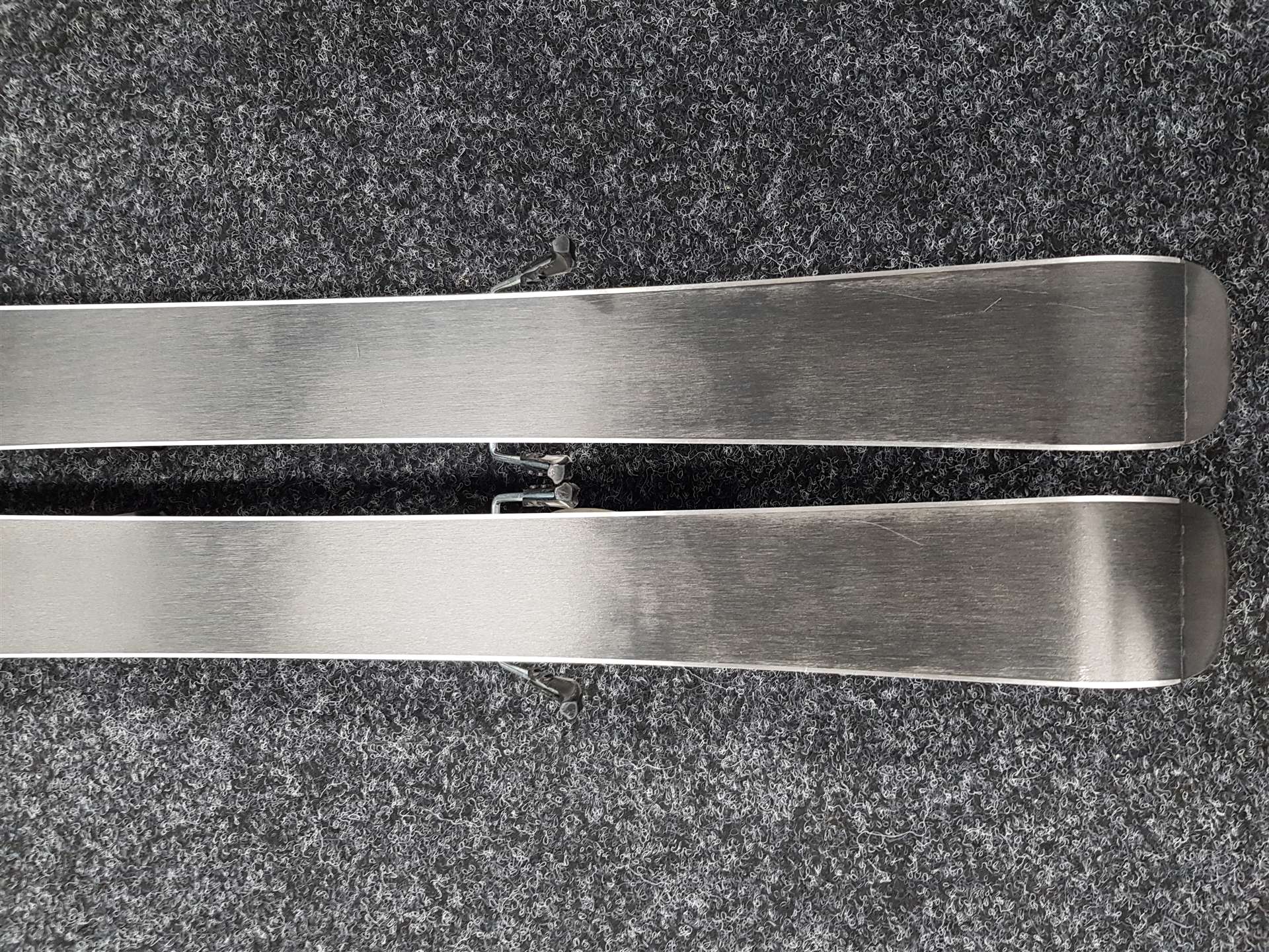 Použité dětské lyže VOLKL Racetiger SL9 + vázání Marker 4.5