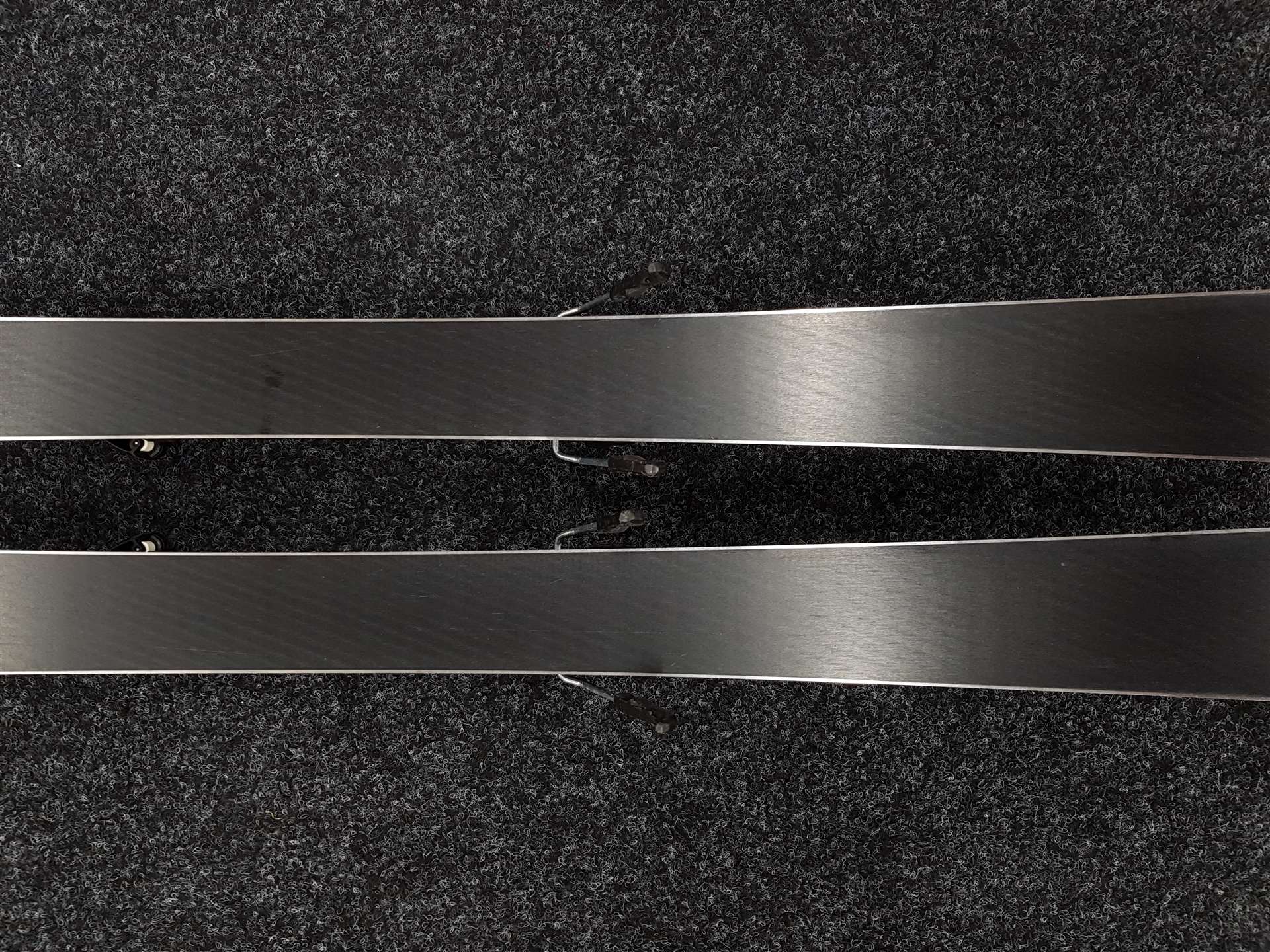 Skis SALOMON Max d'occasion + fixations Salomon M10