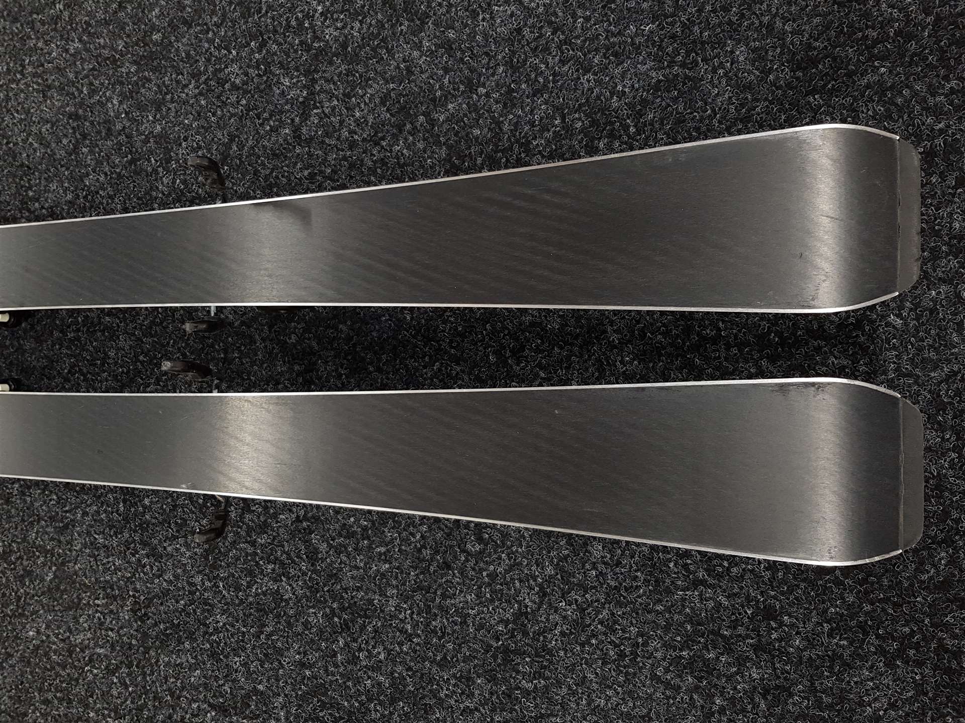 Skis SALOMON Max d'occasion + fixations Salomon M10