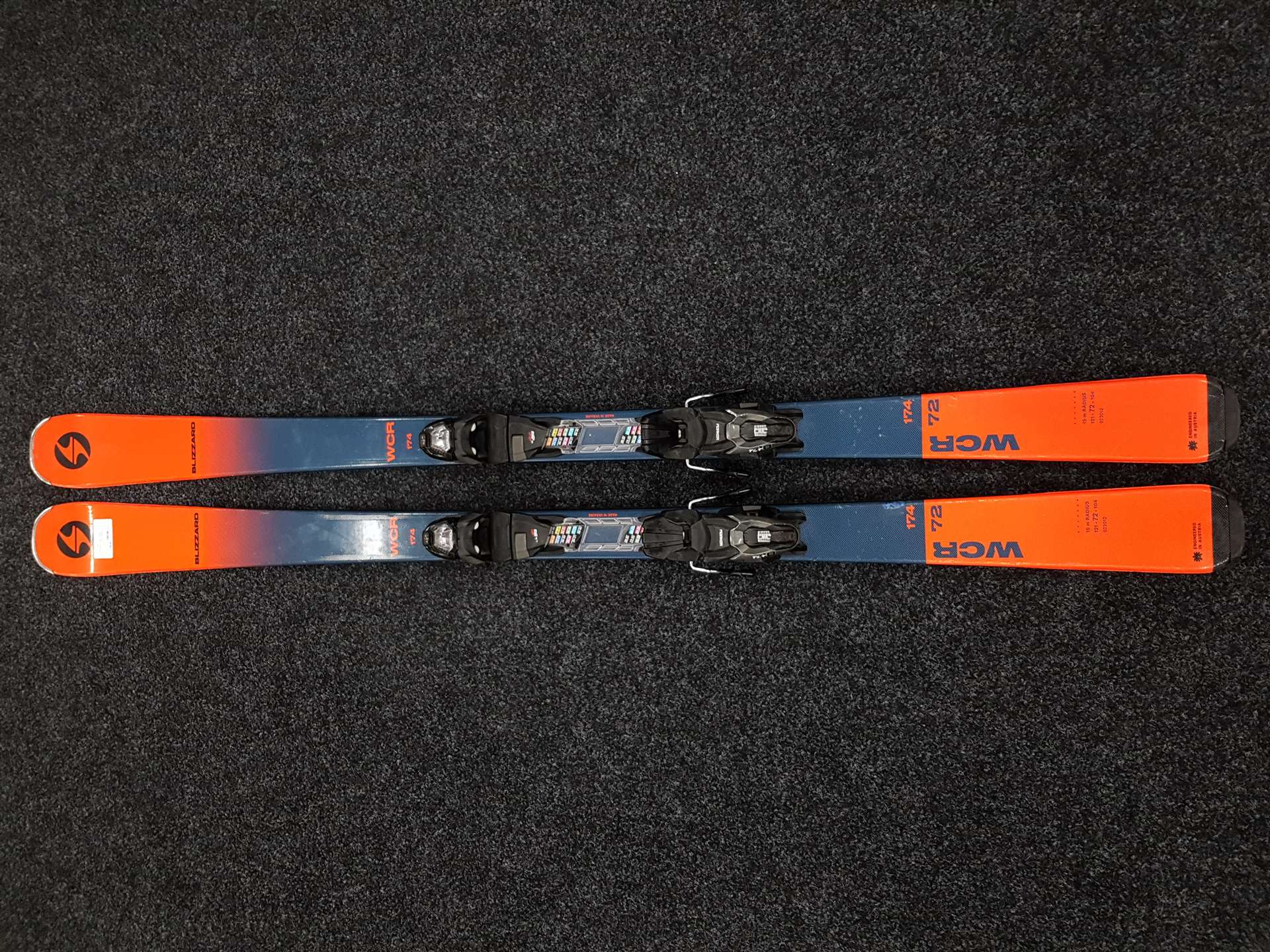 Skis d'occasion BLIZZARD WCR 72 + fixations Marker 10 TLT