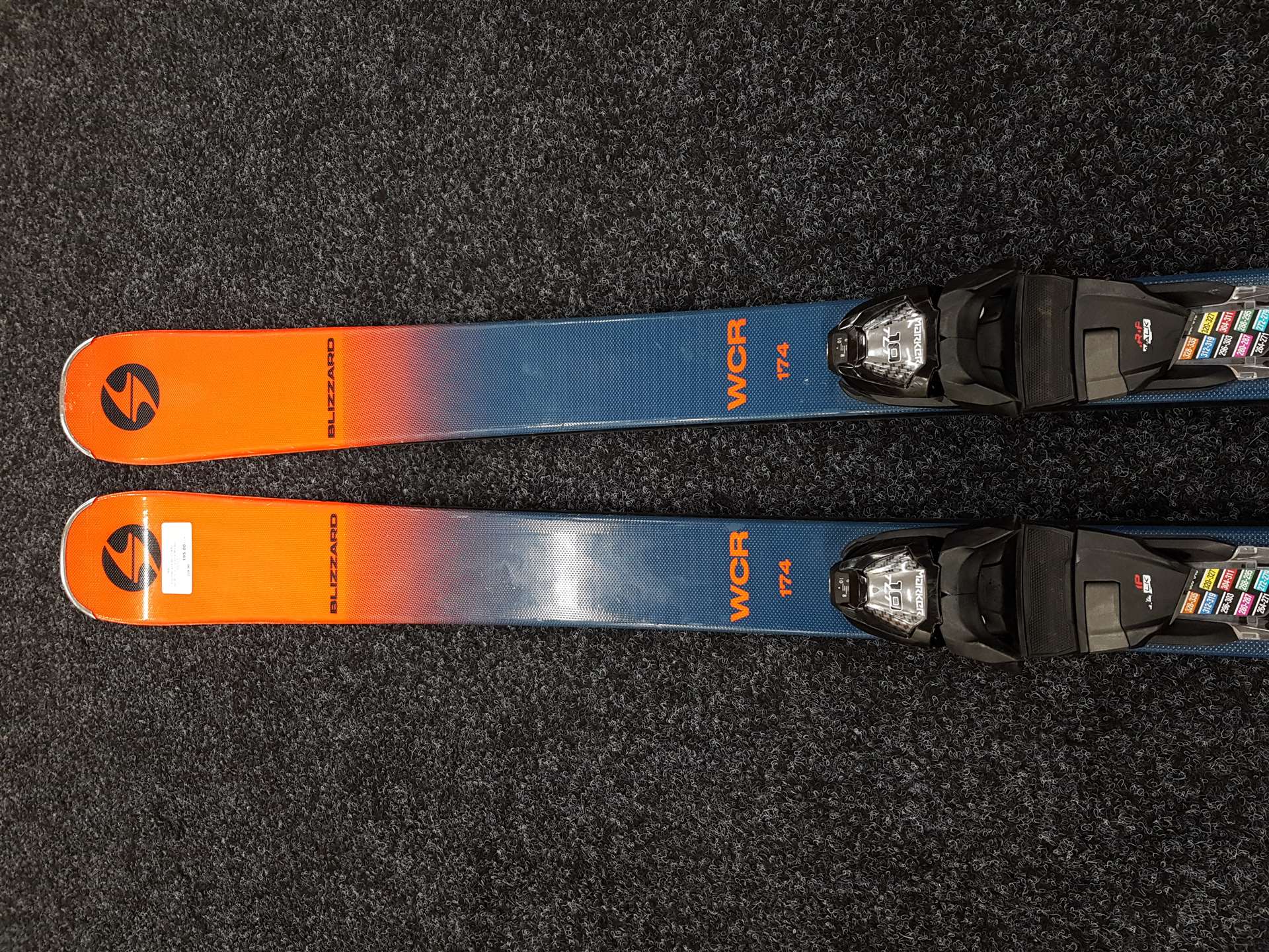 Skis d'occasion BLIZZARD WCR 72 + fixations Marker 10 TLT