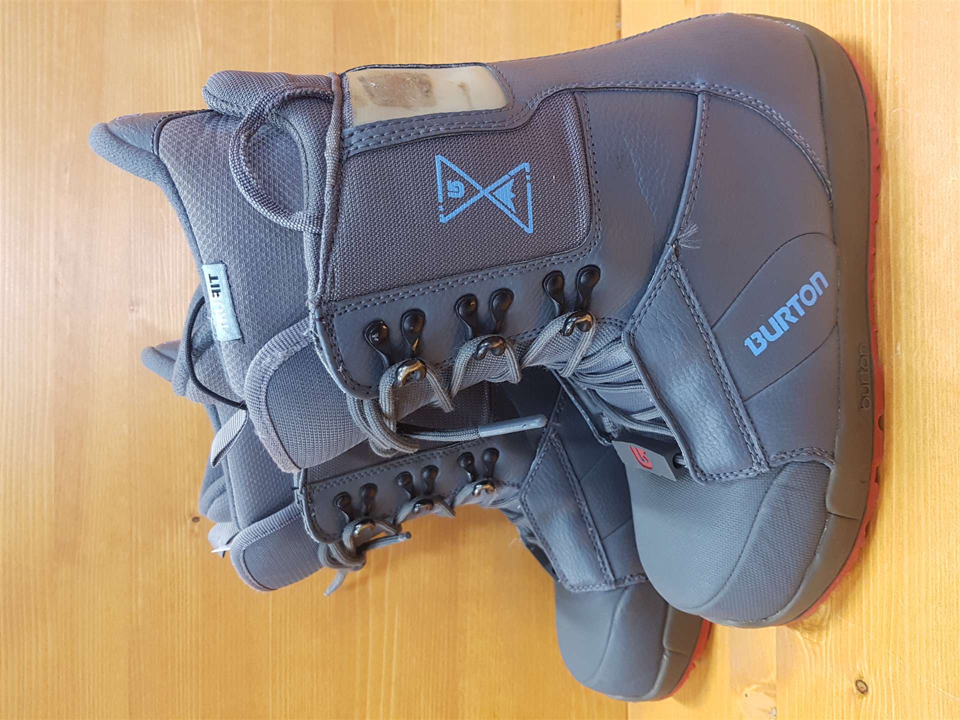 Ghete de snowboard BURTON Progression W folosite