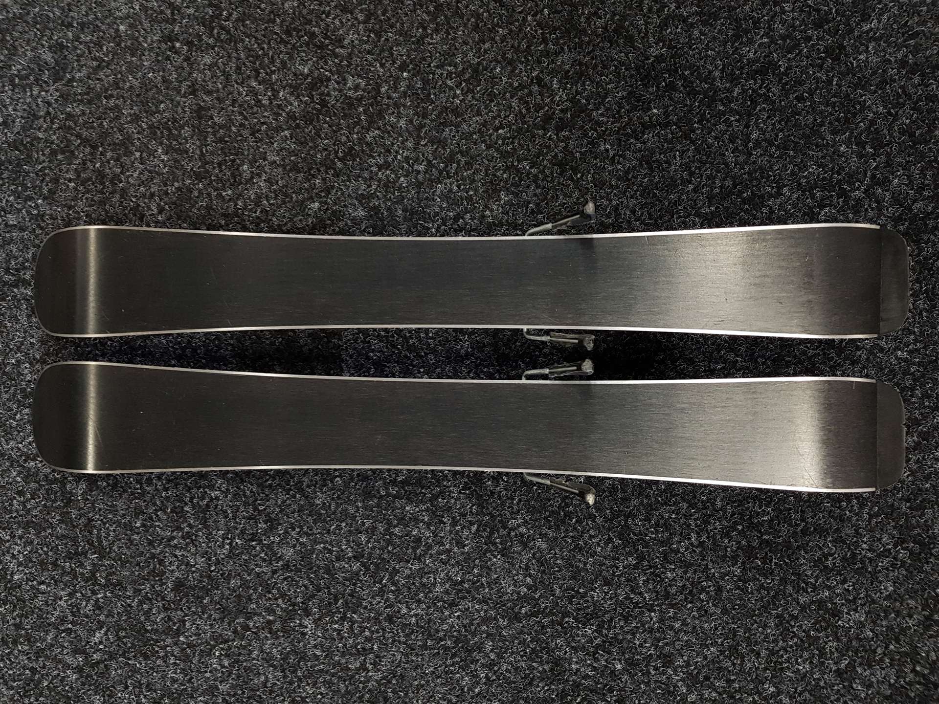 Gebrauchte Kinderski VÖLKL Racetiger 5 + Bindungen Marker 4.5