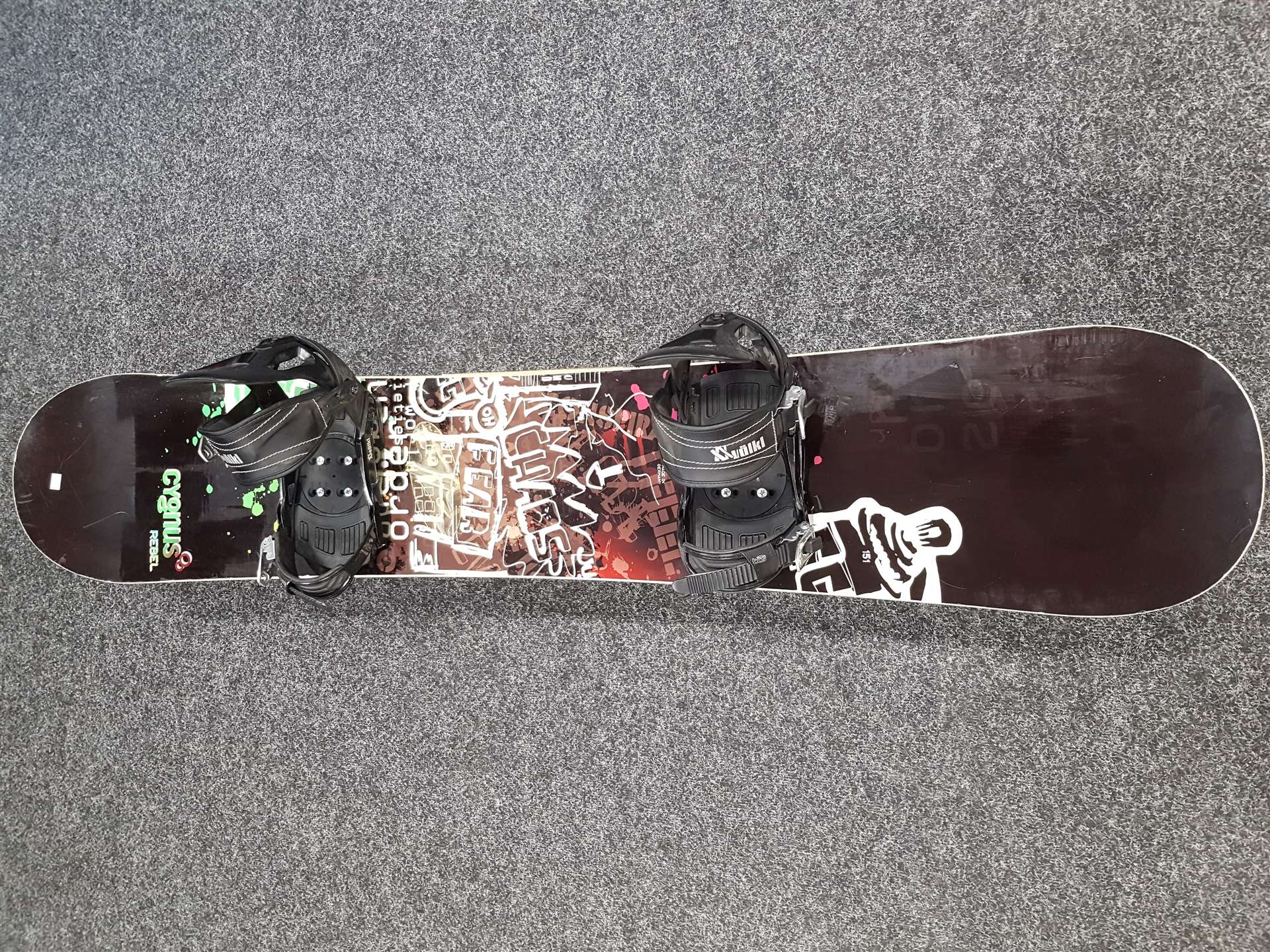Używana deska snowboardowa Cygnus Rebel + wiązania Volkl rozmiar M