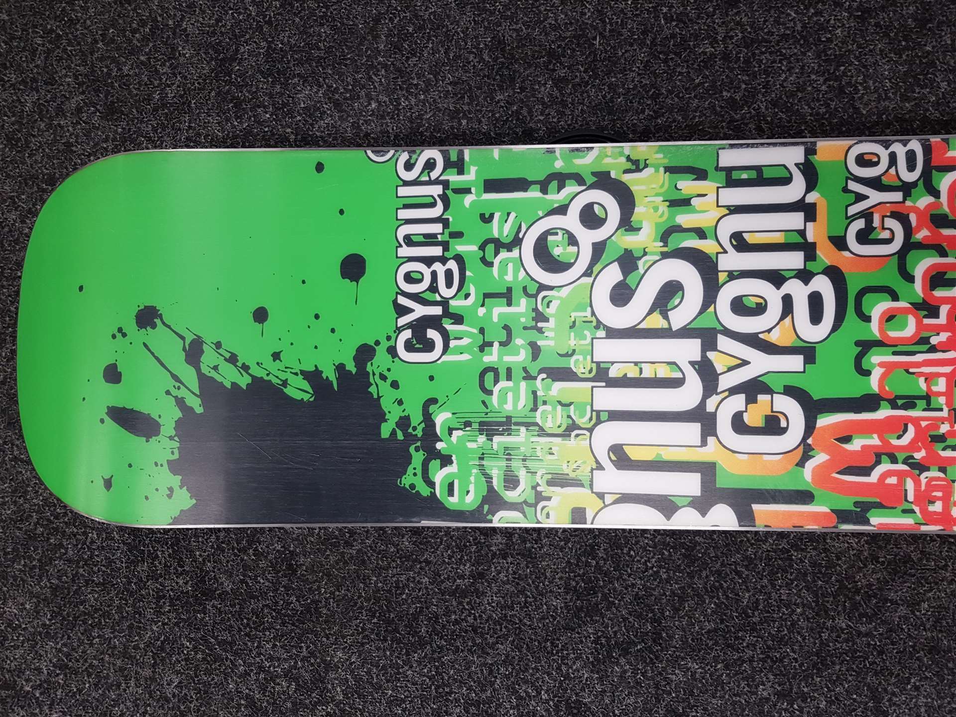 Używana deska snowboardowa Cygnus Rebel + wiązania Volkl rozmiar M