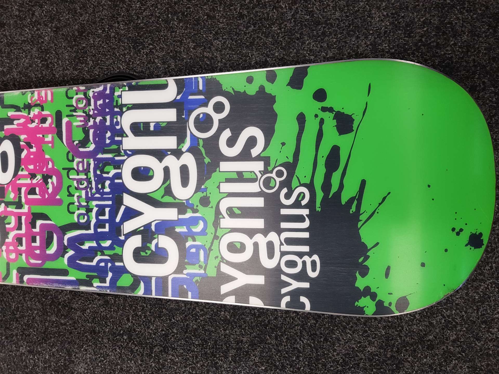 Używana deska snowboardowa Cygnus Rebel + wiązania Volkl rozmiar M