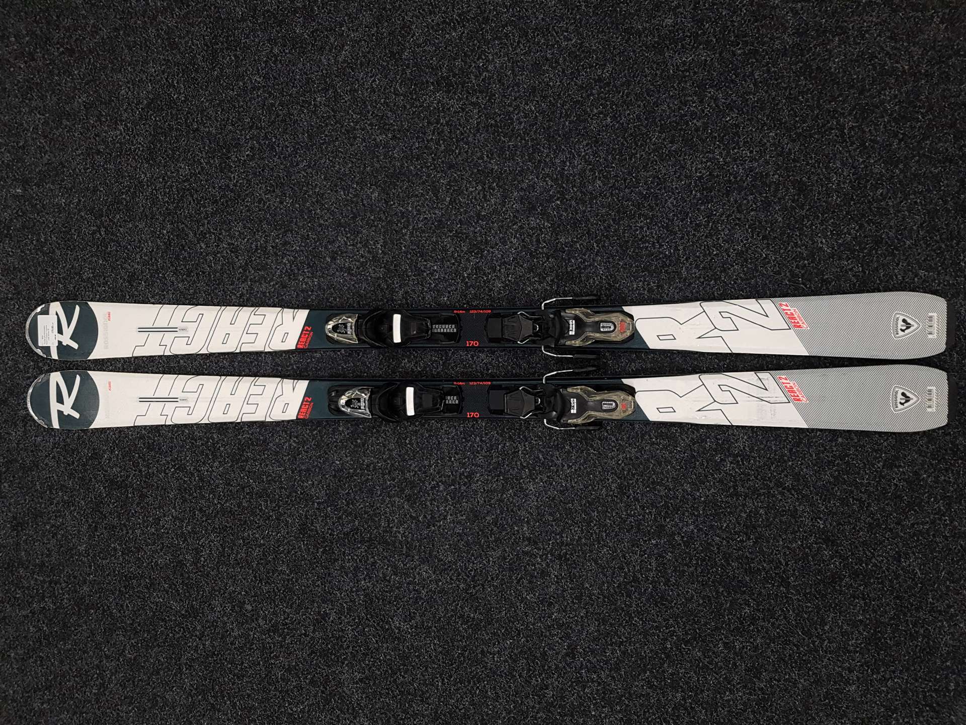 Schiuri ROSSIGNOL React 2 Carbon folosite + legături Look Xpress 10