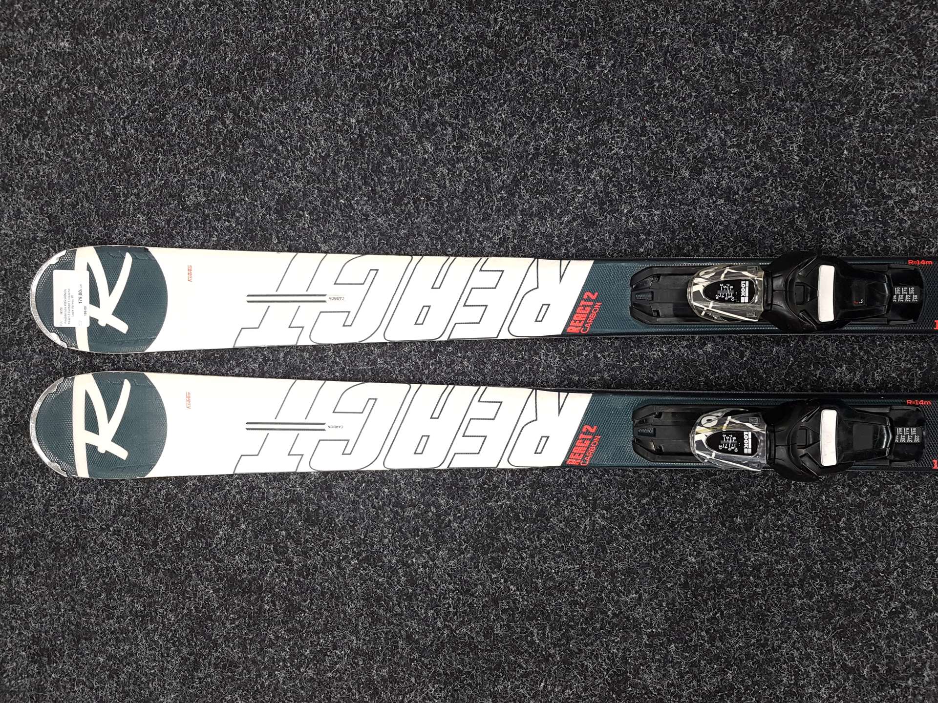 Schiuri ROSSIGNOL React 2 Carbon folosite + legături Look Xpress 10