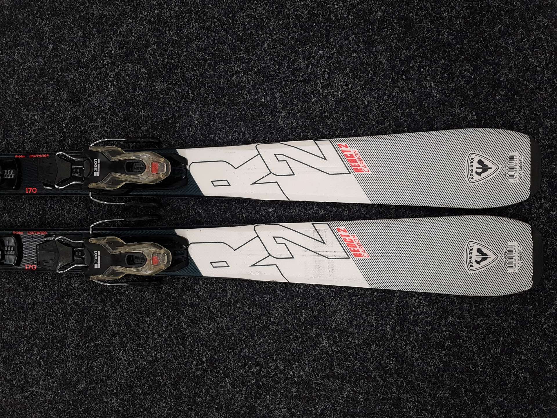 Schiuri ROSSIGNOL React 2 Carbon folosite + legături Look Xpress 10