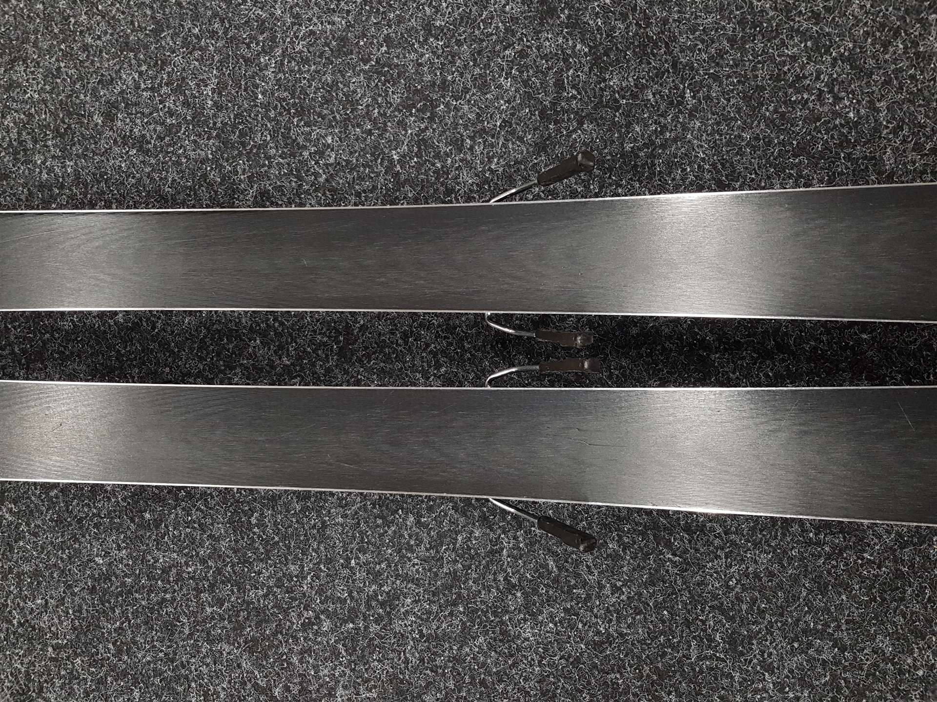 Schiuri ROSSIGNOL React 2 Carbon folosite + legături Look Xpress 10