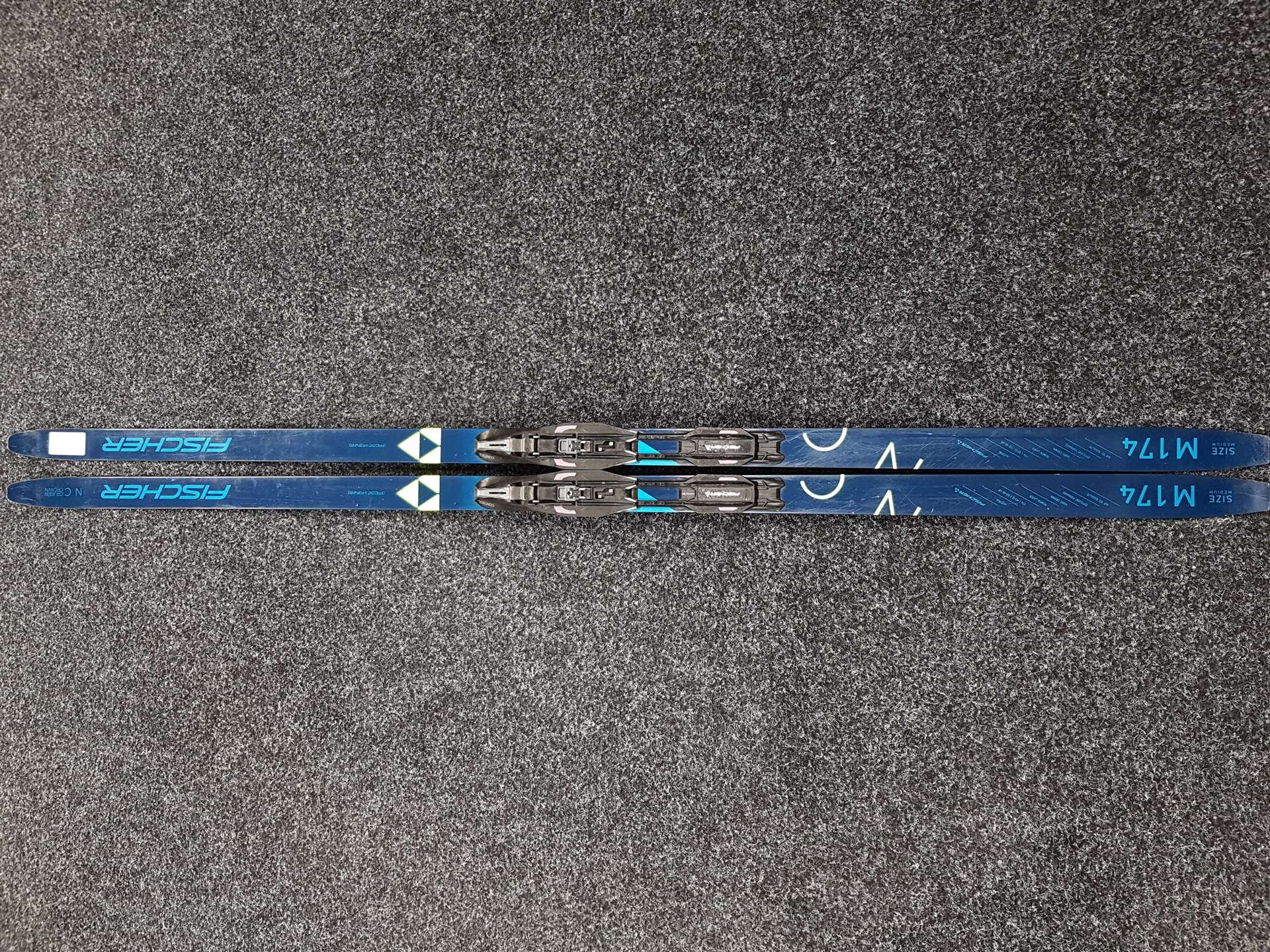 Schiuri de fond Fischer NC Super Crown second-hand + legături Fischer NNN