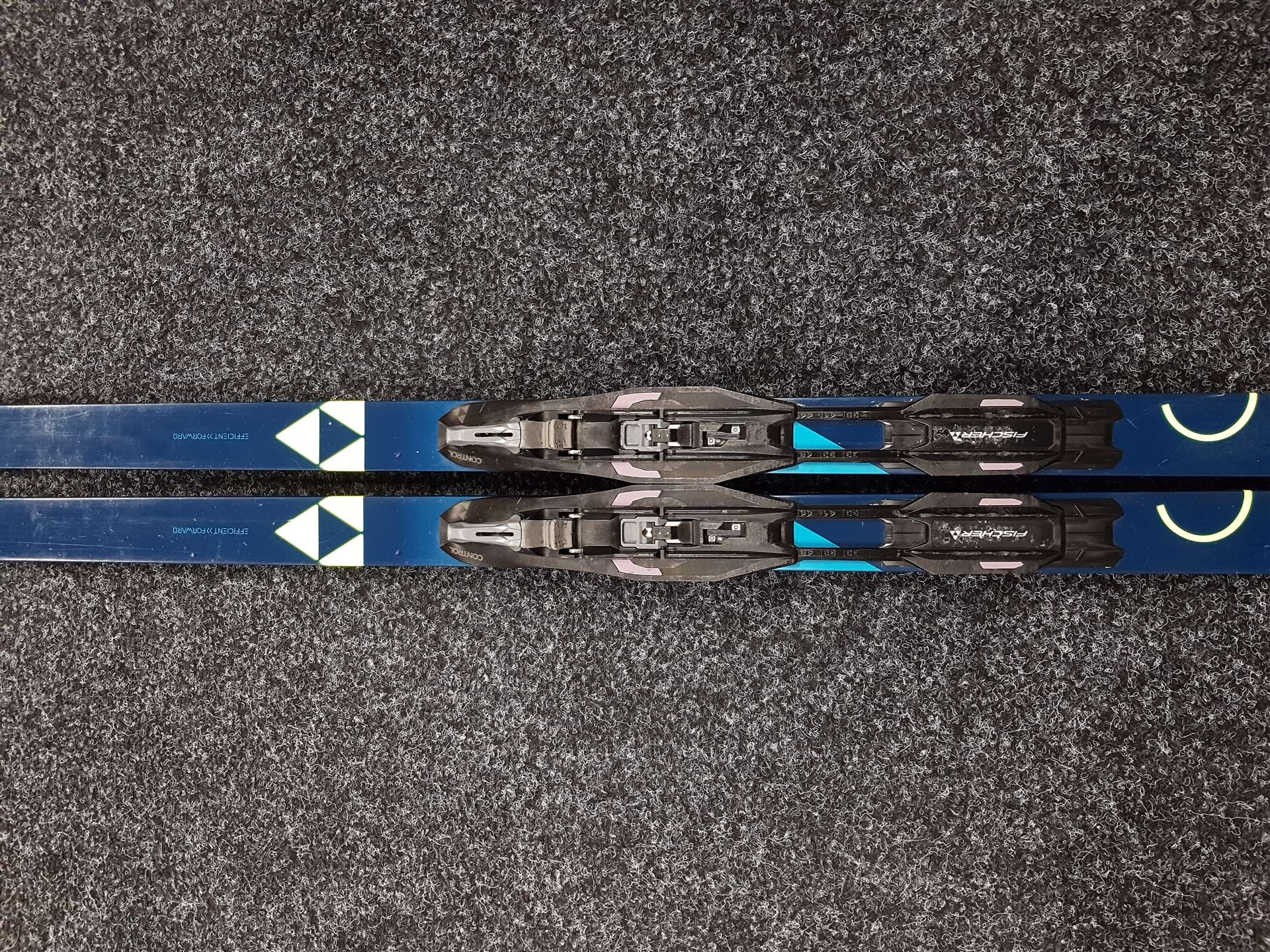 Schiuri de fond Fischer NC Super Crown second-hand + legături Fischer NNN