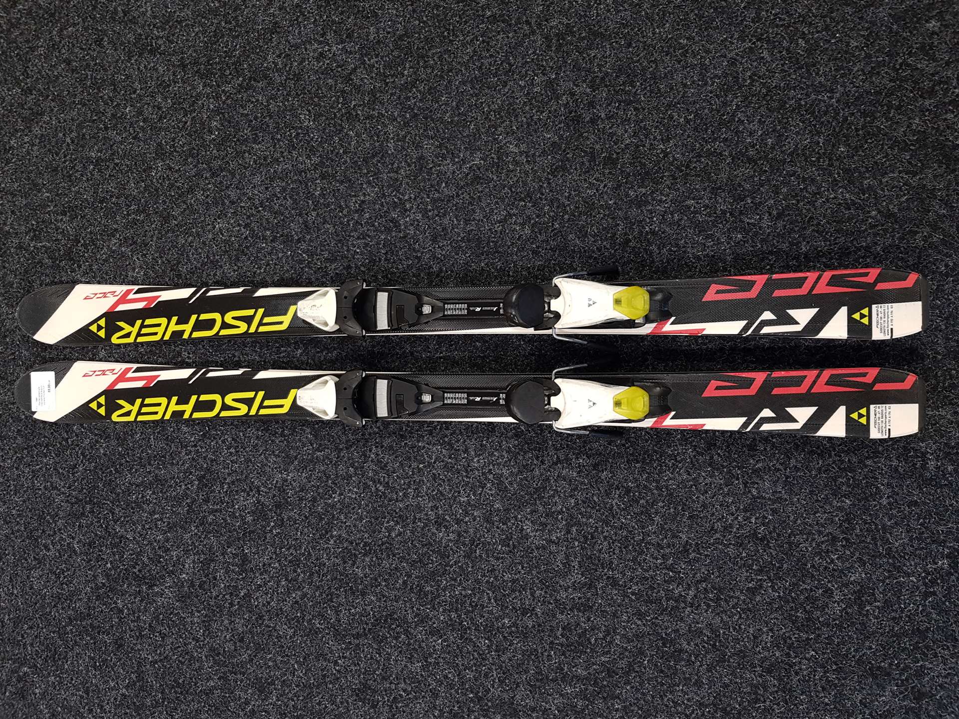 Skis enfant FISCHER RC4 Race d'occasion + fixations Fischer FJ7