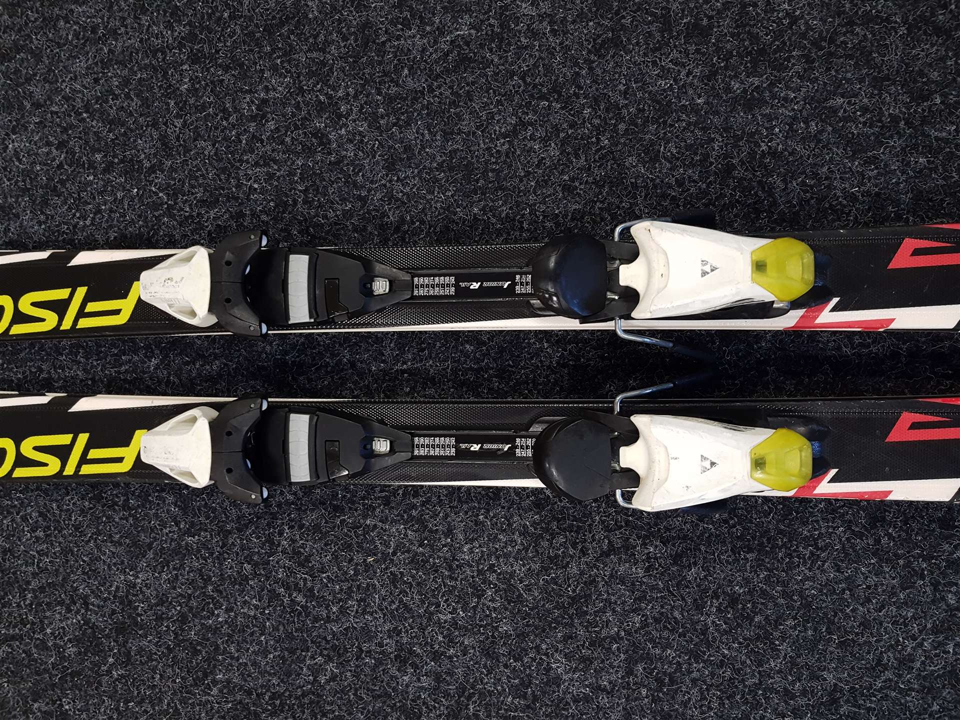 Skis enfant FISCHER RC4 Race d'occasion + fixations Fischer FJ7