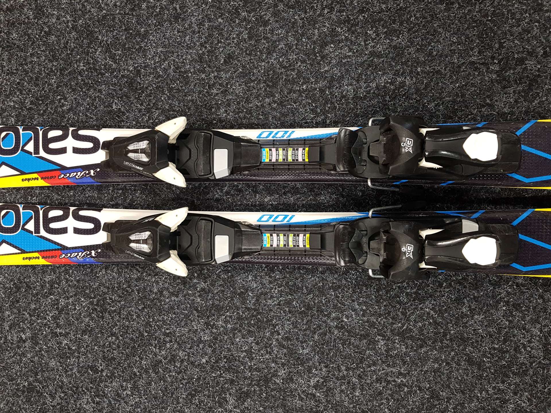 Esquís infantiles usados SALOMON X Race JR + fijaciones Ezytrak ETK 5