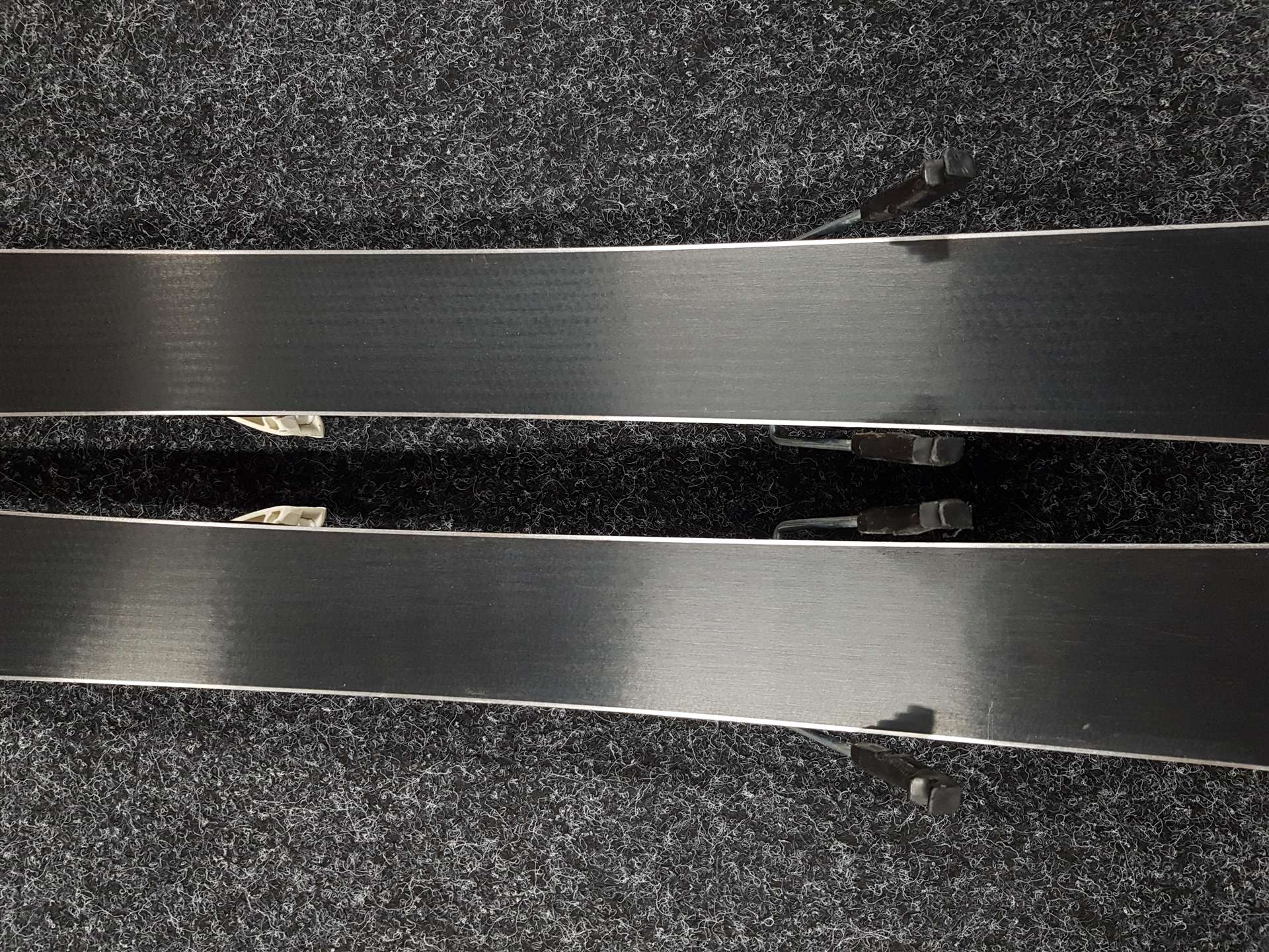 Esquís infantiles usados SALOMON X Race JR + fijaciones Ezytrak ETK 5