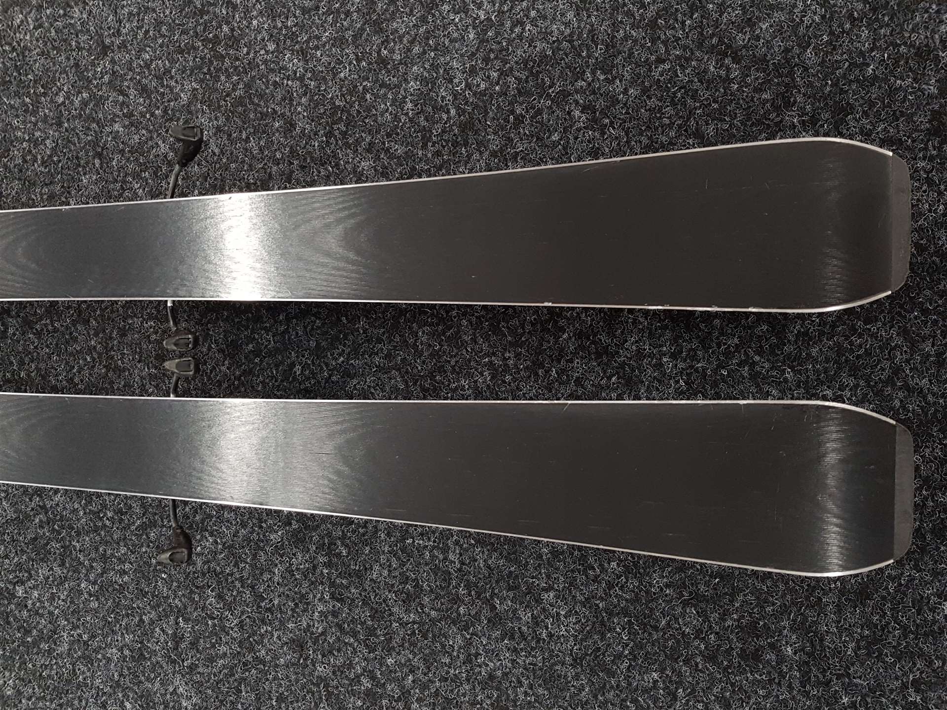 Použité lyže SALOMON Lux Jr. + vázání Salomon 5.5