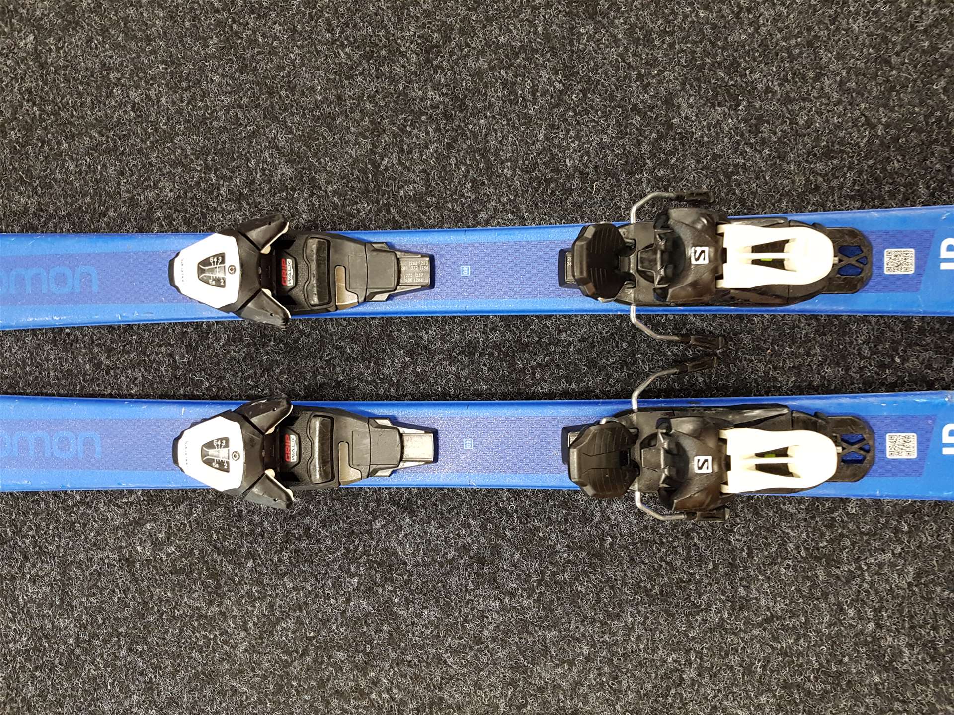 Gebrauchte Salomon Race JR Skier + Salomon 6 Bindungen
