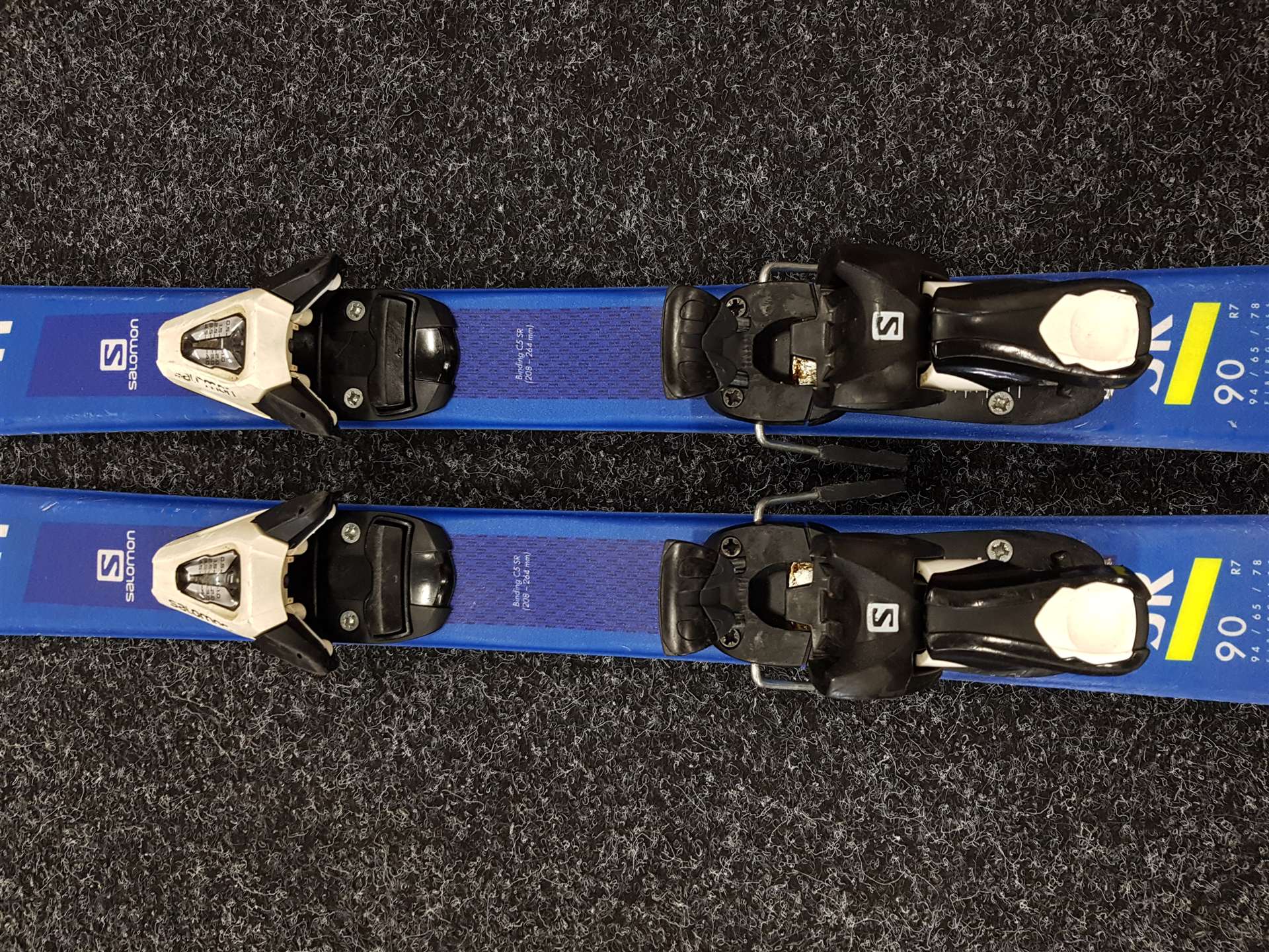 Gebrauchte Kinderski SALOMON Race Jr + Bindungen Salomon 5