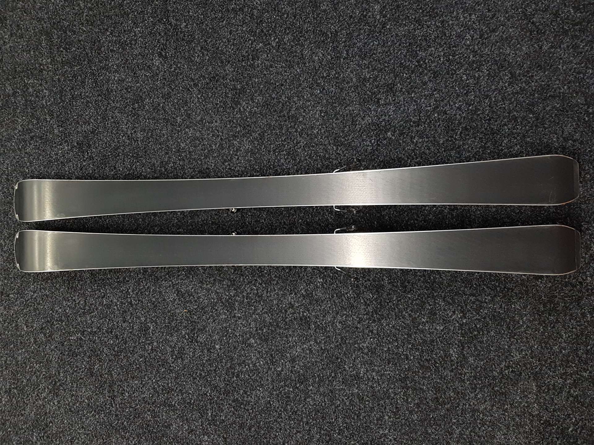 Skis SALOMON Max d'occasion + fixations Salomon M10