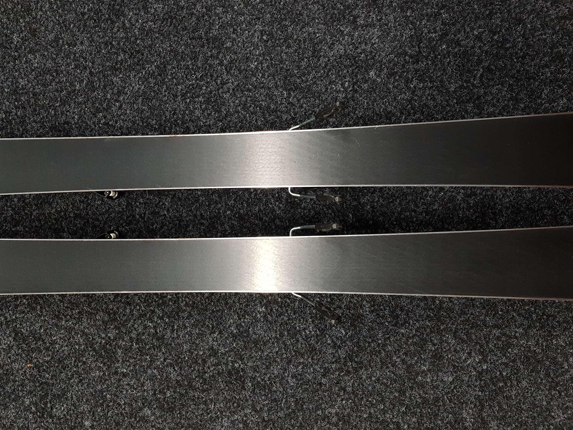 Skis SALOMON Max d'occasion + fixations Salomon M10