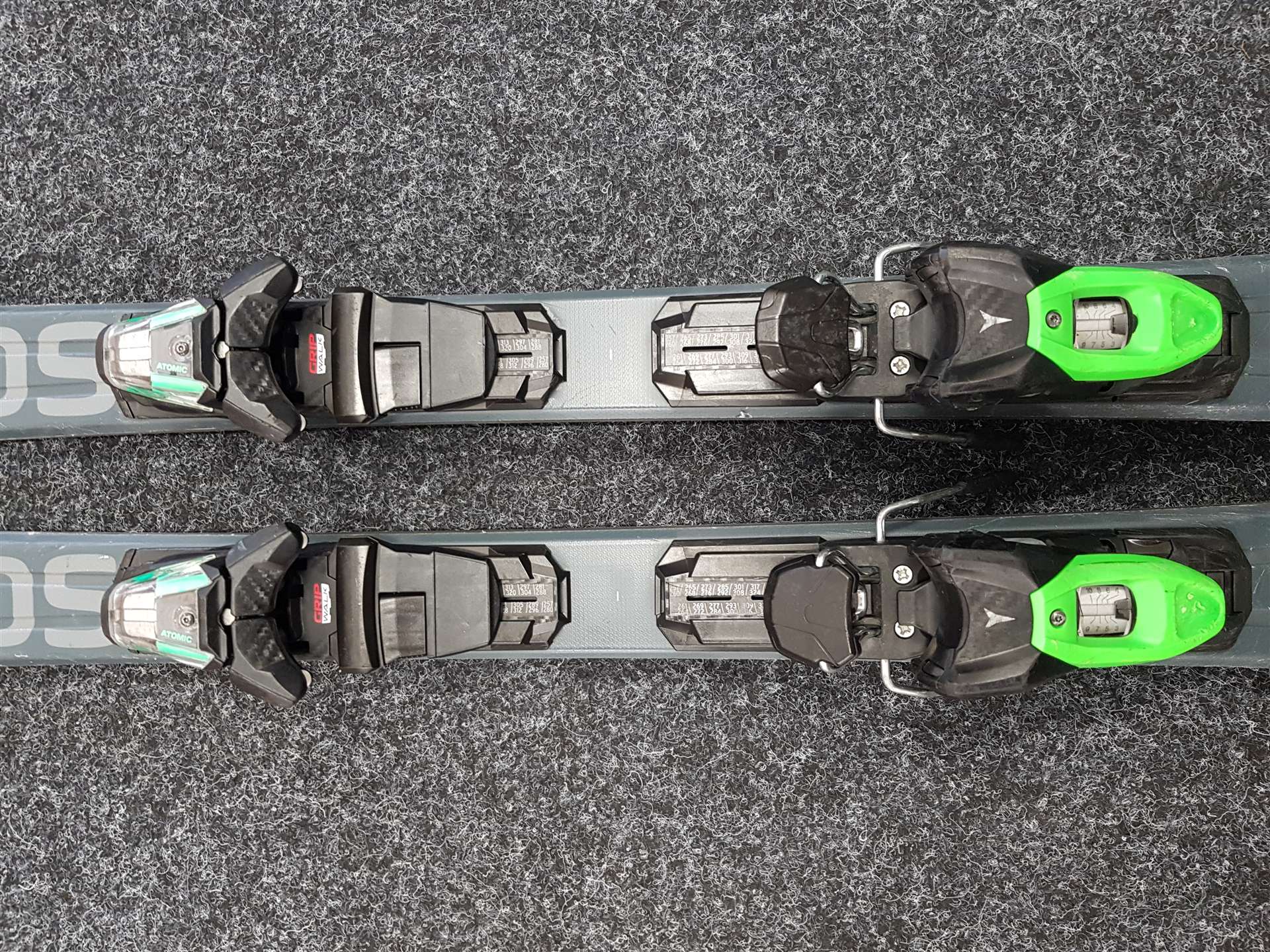 Použité lyže ATOMIC Redster SC + vázání Atomic 10