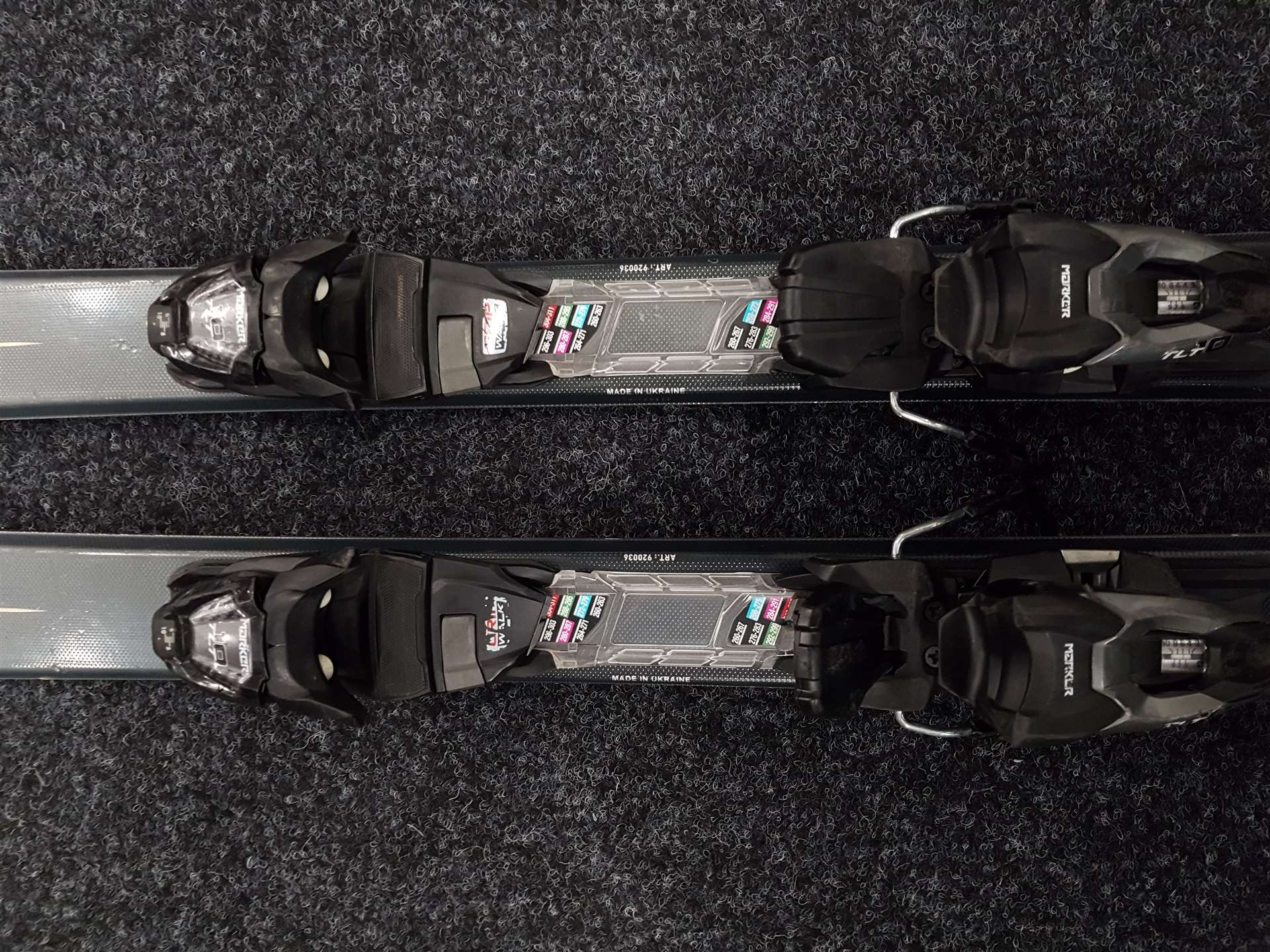 Gebrauchte BLIZZARD Elevate RTX Skier + Marker TLT 10 Bindungen
